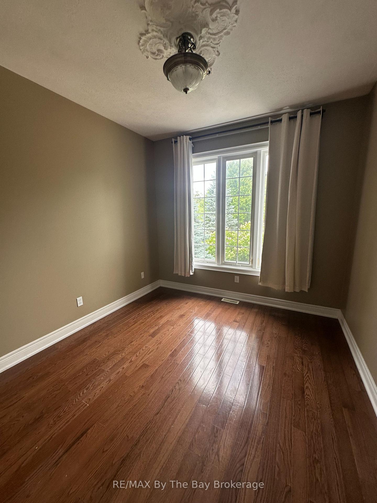 Photo 6 of 64 Oriole Crescent, Wasaga Beach — HOMEH