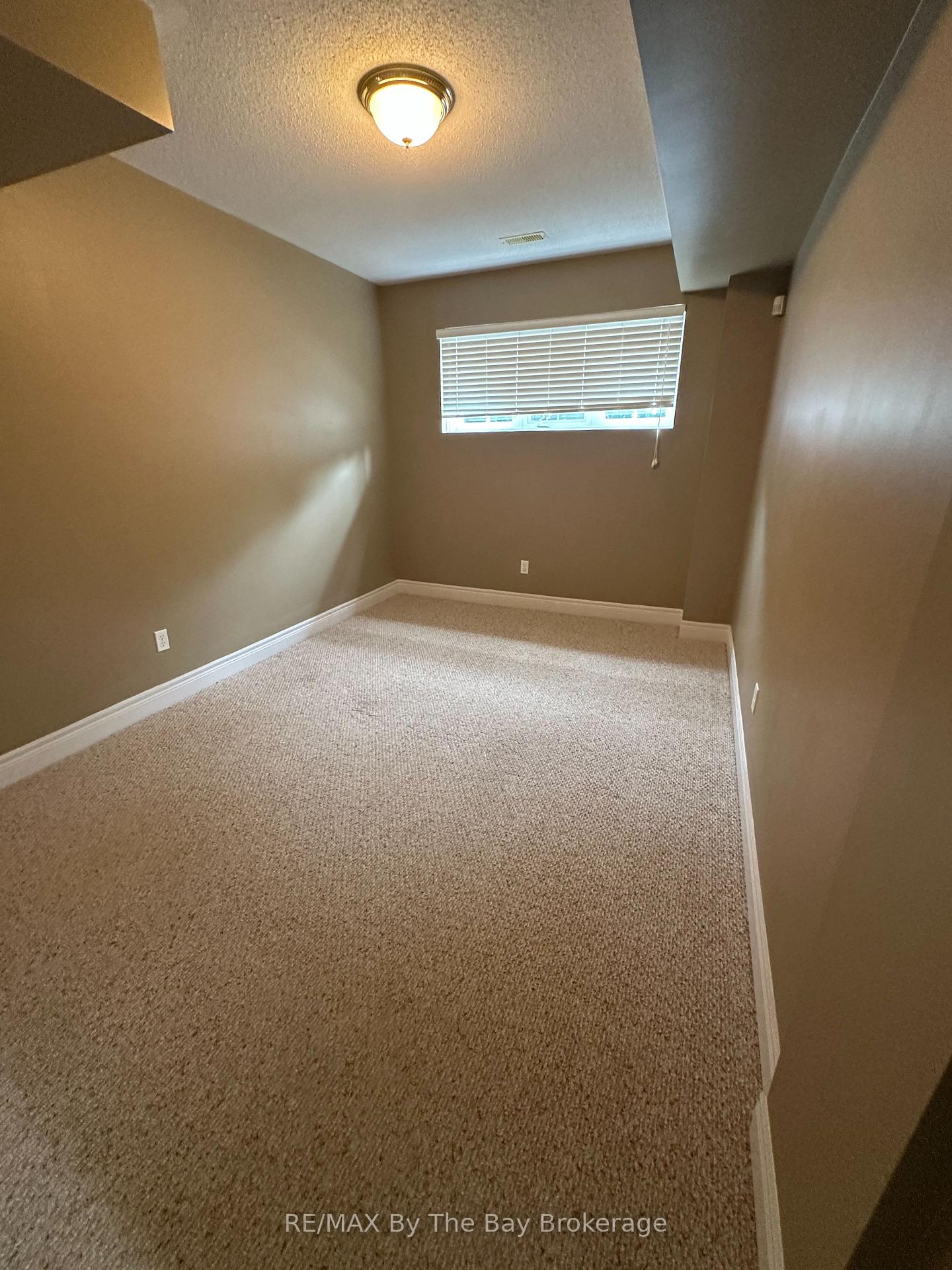 Photo 10 of 64 Oriole Crescent, Wasaga Beach — HOMEH