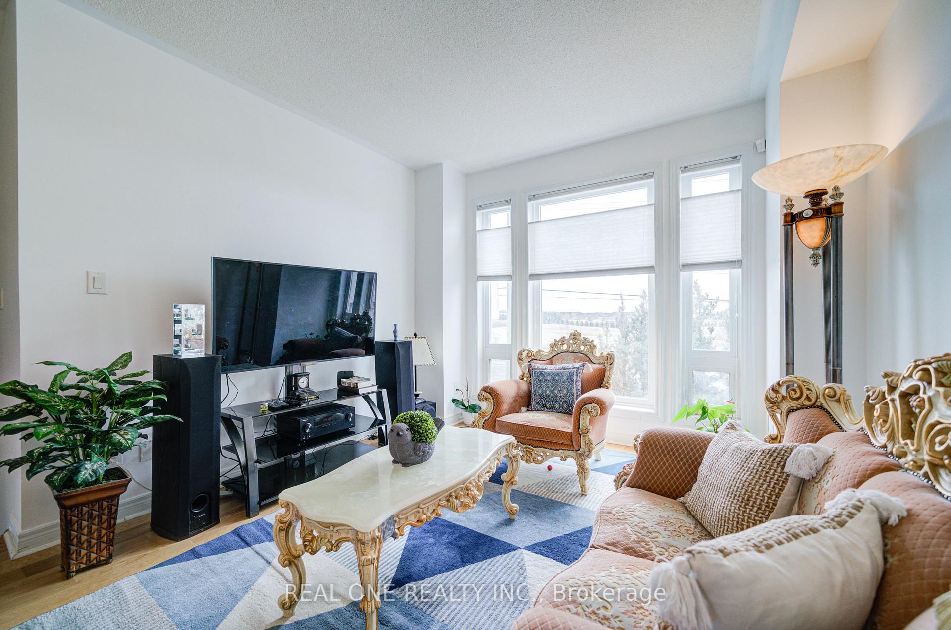 Photo 6 of 87 Zokol Drive, Aurora, Bayview Northeast — HOMEH