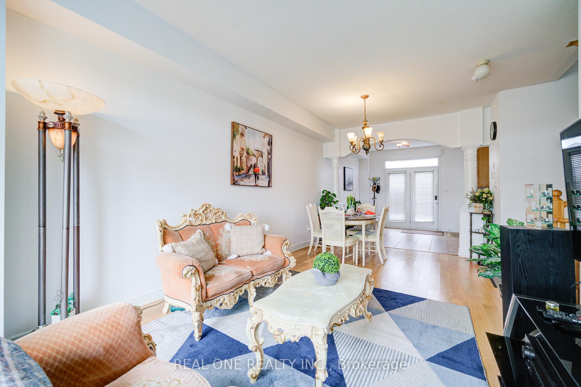 Photo 10 of 87 Zokol Drive, Aurora, Bayview Northeast — HOMEH
