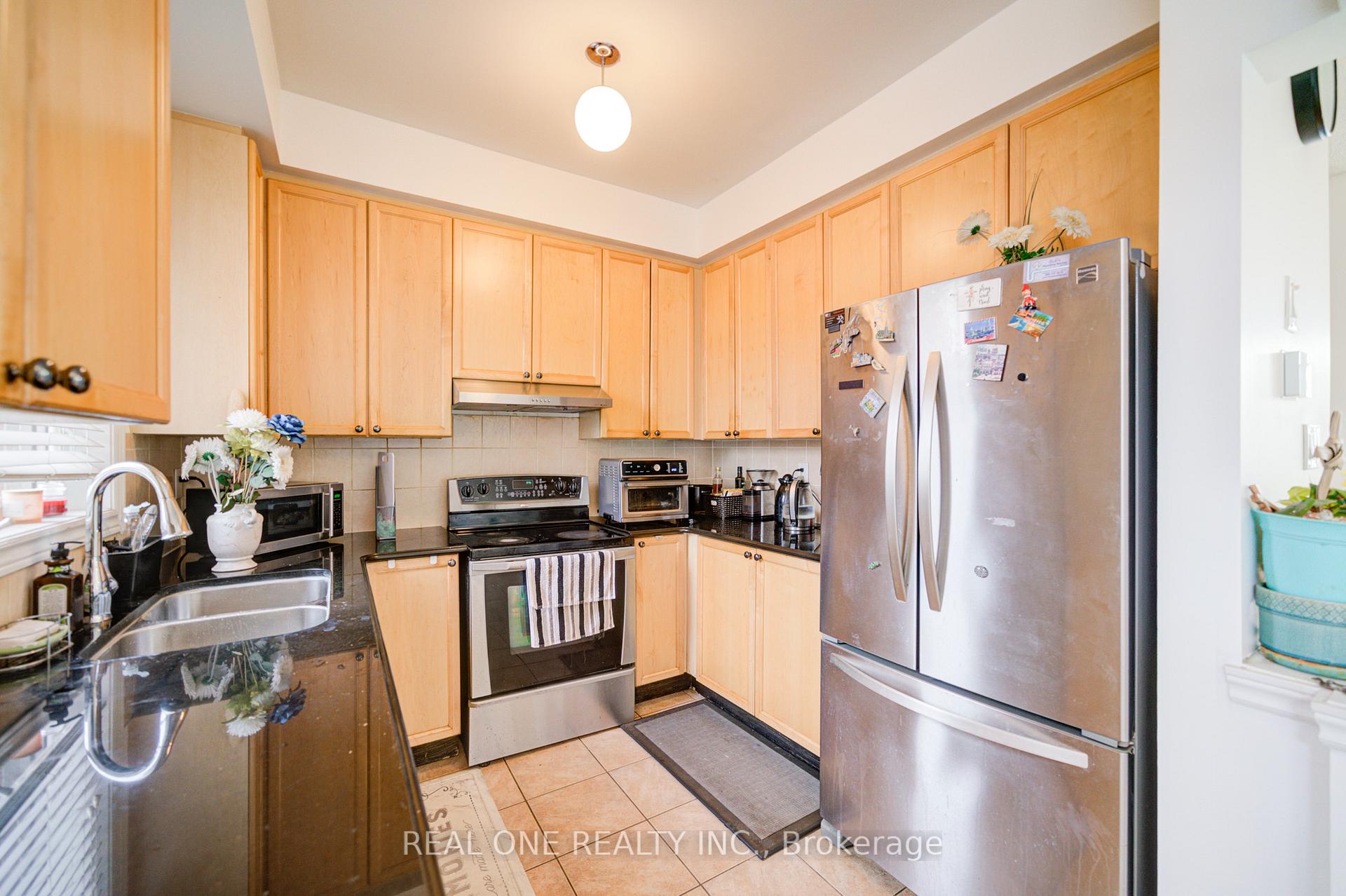 Photo 12 of 87 Zokol Drive, Aurora, Bayview Northeast — HOMEH