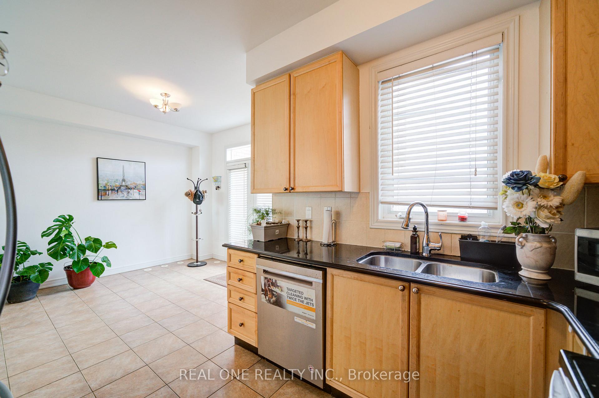 Photo 15 of 87 Zokol Drive, Aurora, Bayview Northeast — HOMEH