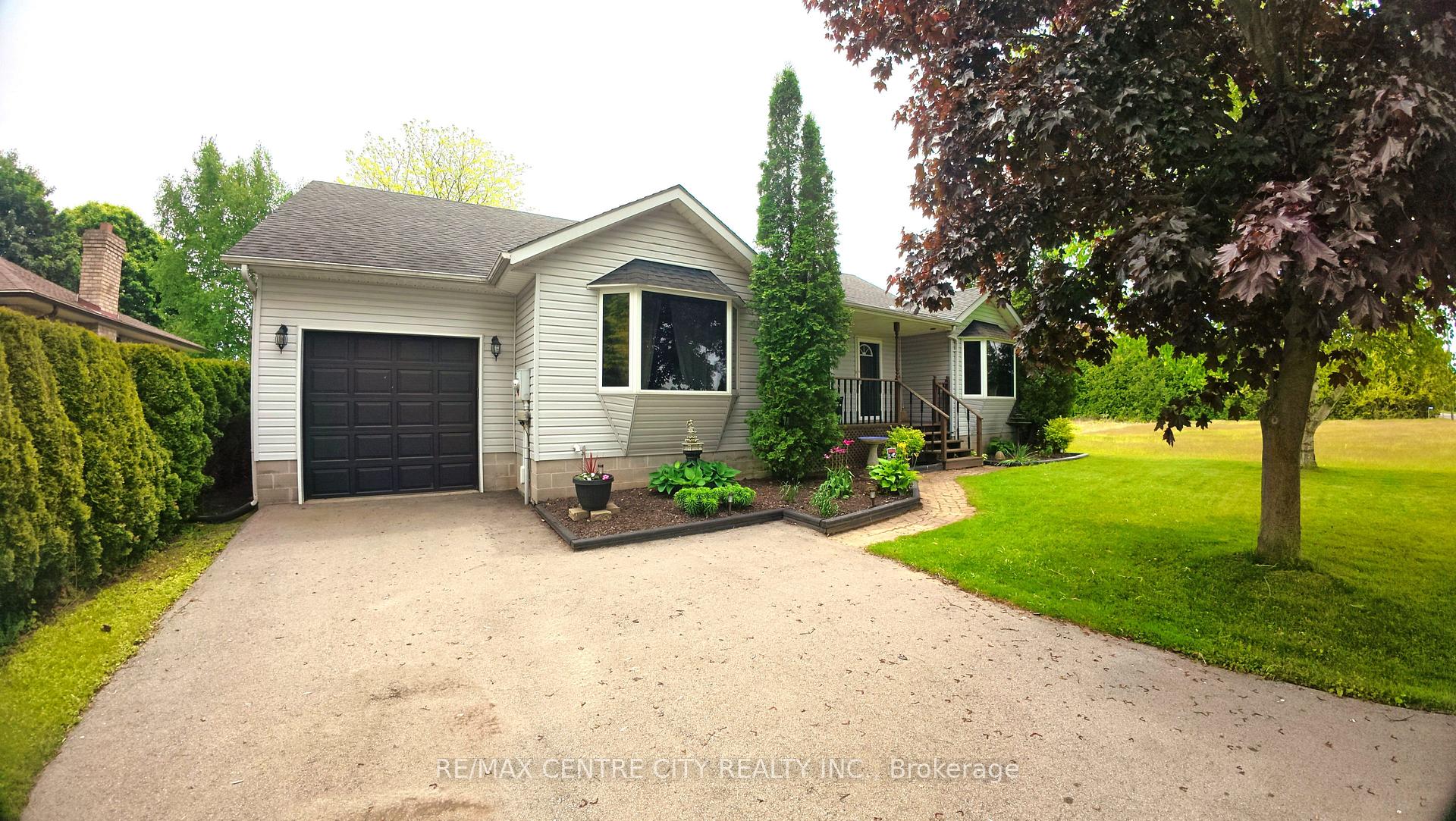 Photo 3 of 212 Queen Street, West Elgin, Rodney — HOMEH