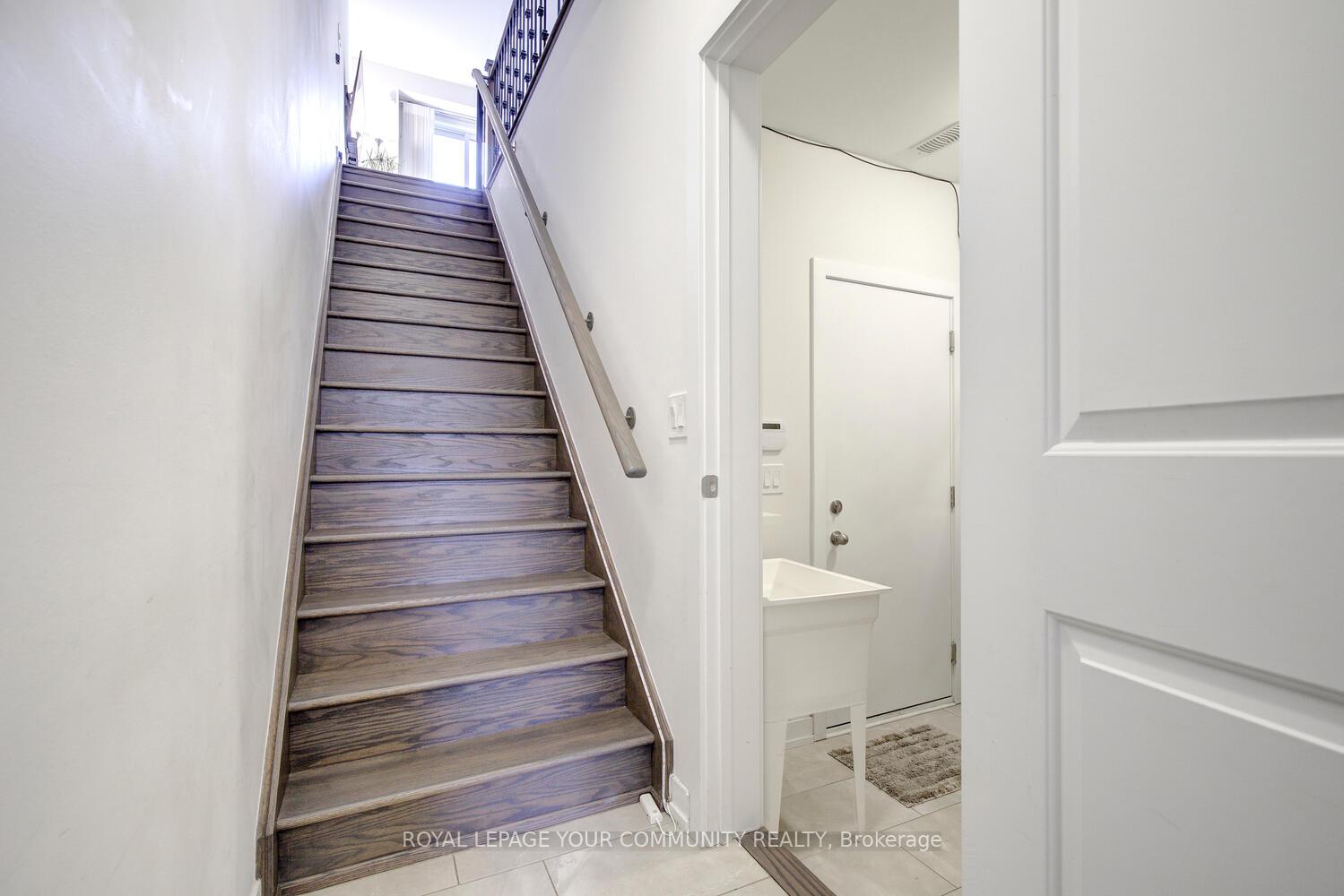 Photo 12 of 38 Troon Avenue, Vaughan, Rural Vaughan — HOMEH