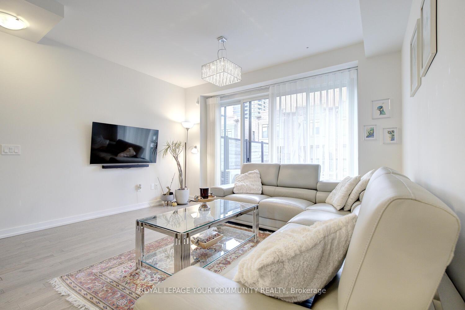 Photo 16 of 38 Troon Avenue, Vaughan, Rural Vaughan — HOMEH