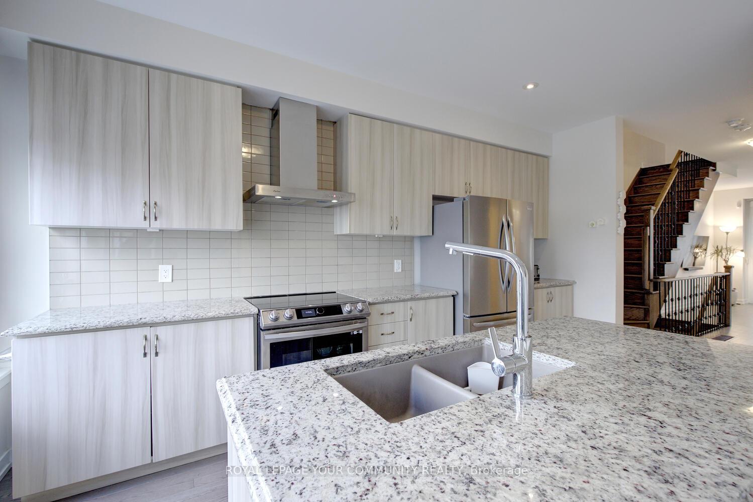 Photo 29 of 38 Troon Avenue, Vaughan, Rural Vaughan — HOMEH