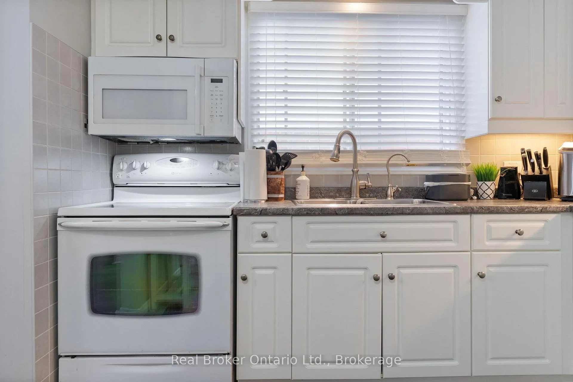 Photo 11 of 387 Lee Avenue, Waterloo — HOMEH