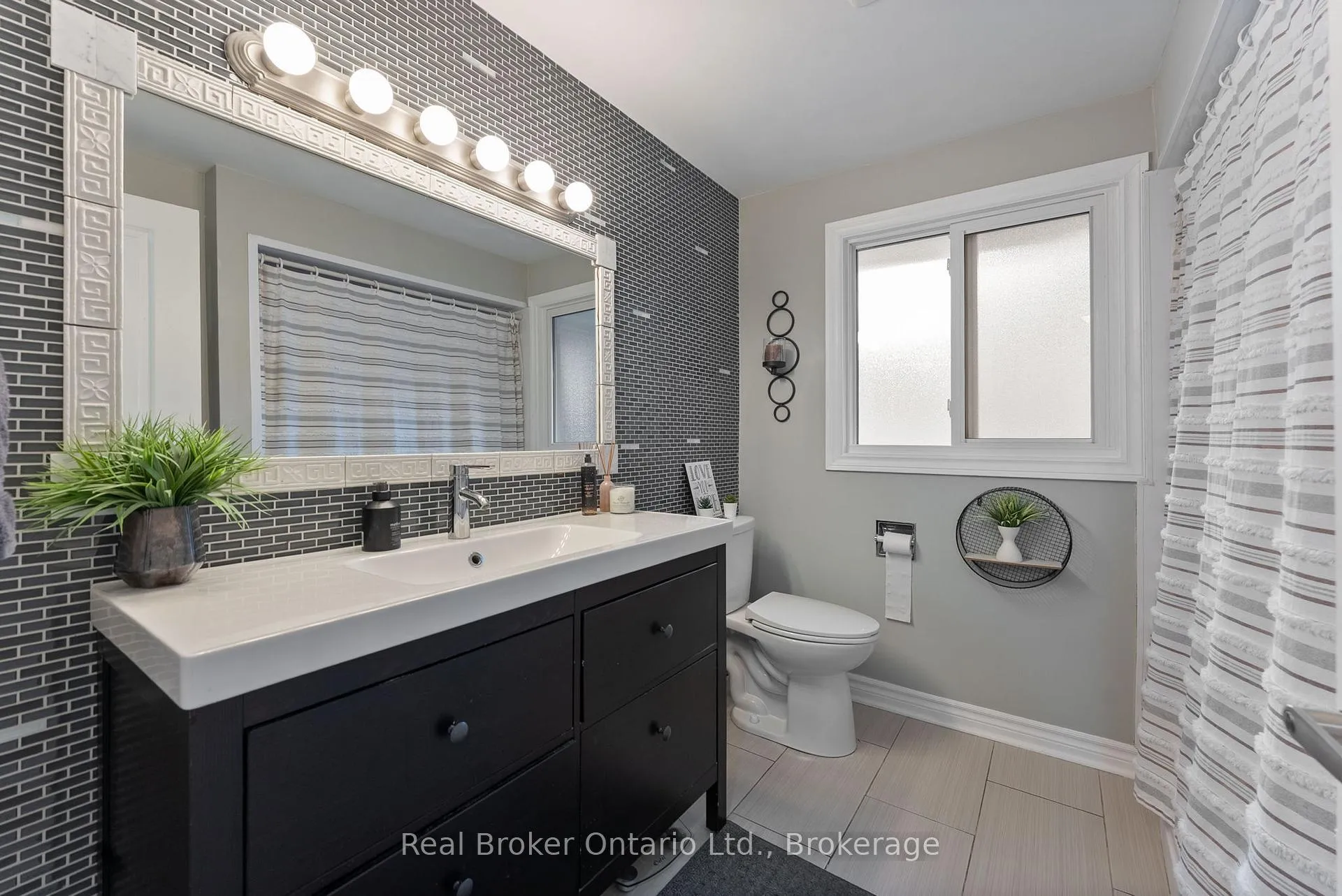Photo 18 of 387 Lee Avenue, Waterloo — HOMEH