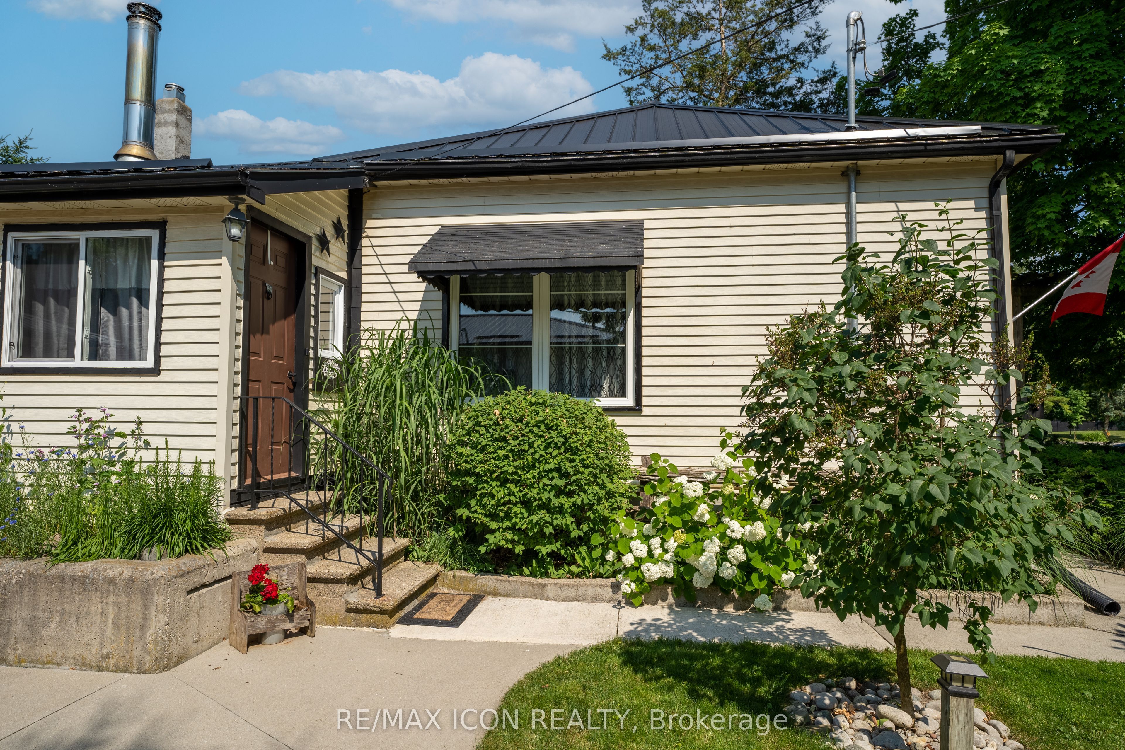 Photo 55 of 258 Anna Street S, North Middlesex, Parkhill — HOMEH