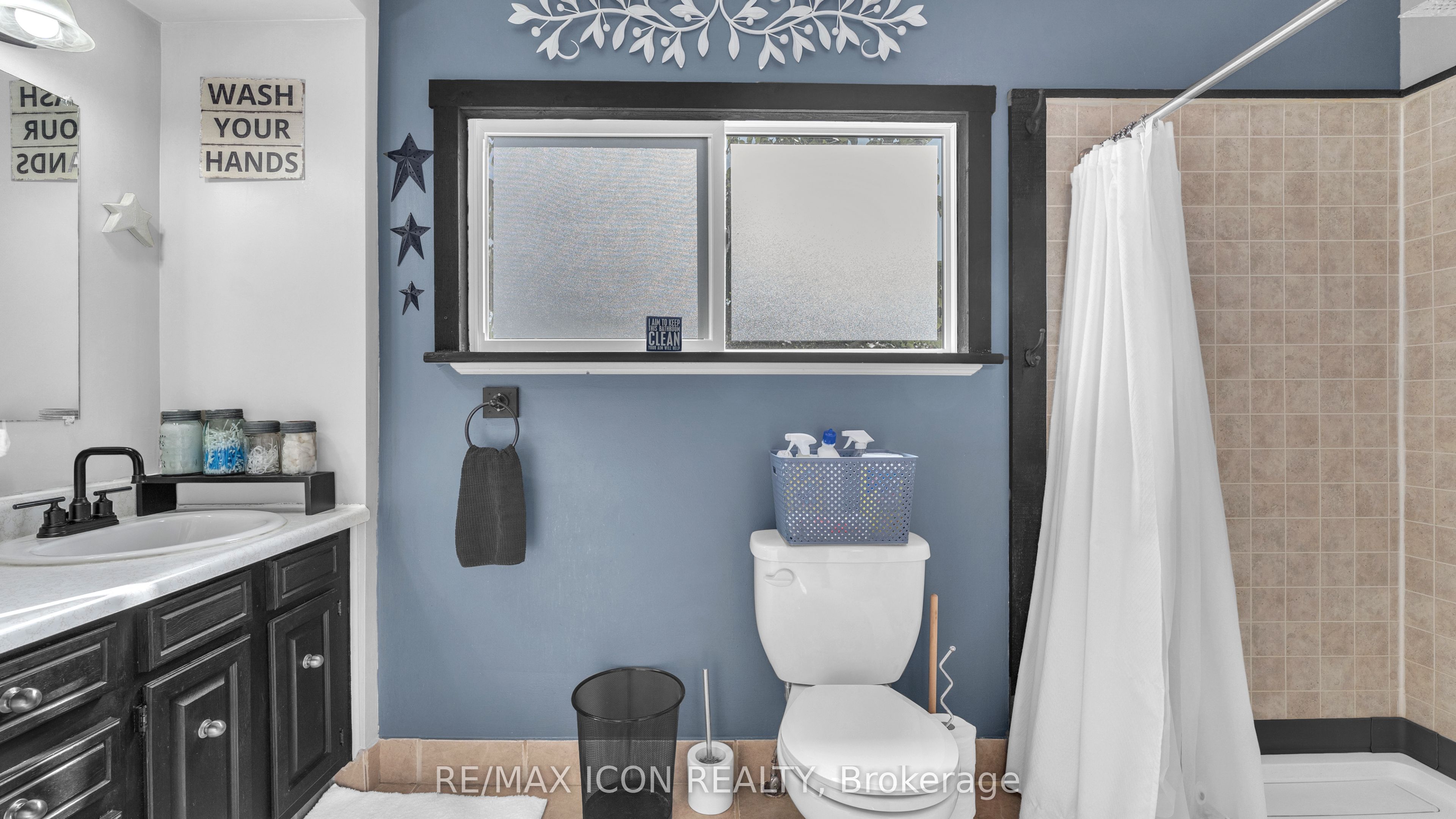 Photo 43 of 258 Anna Street S, North Middlesex, Parkhill — HOMEH