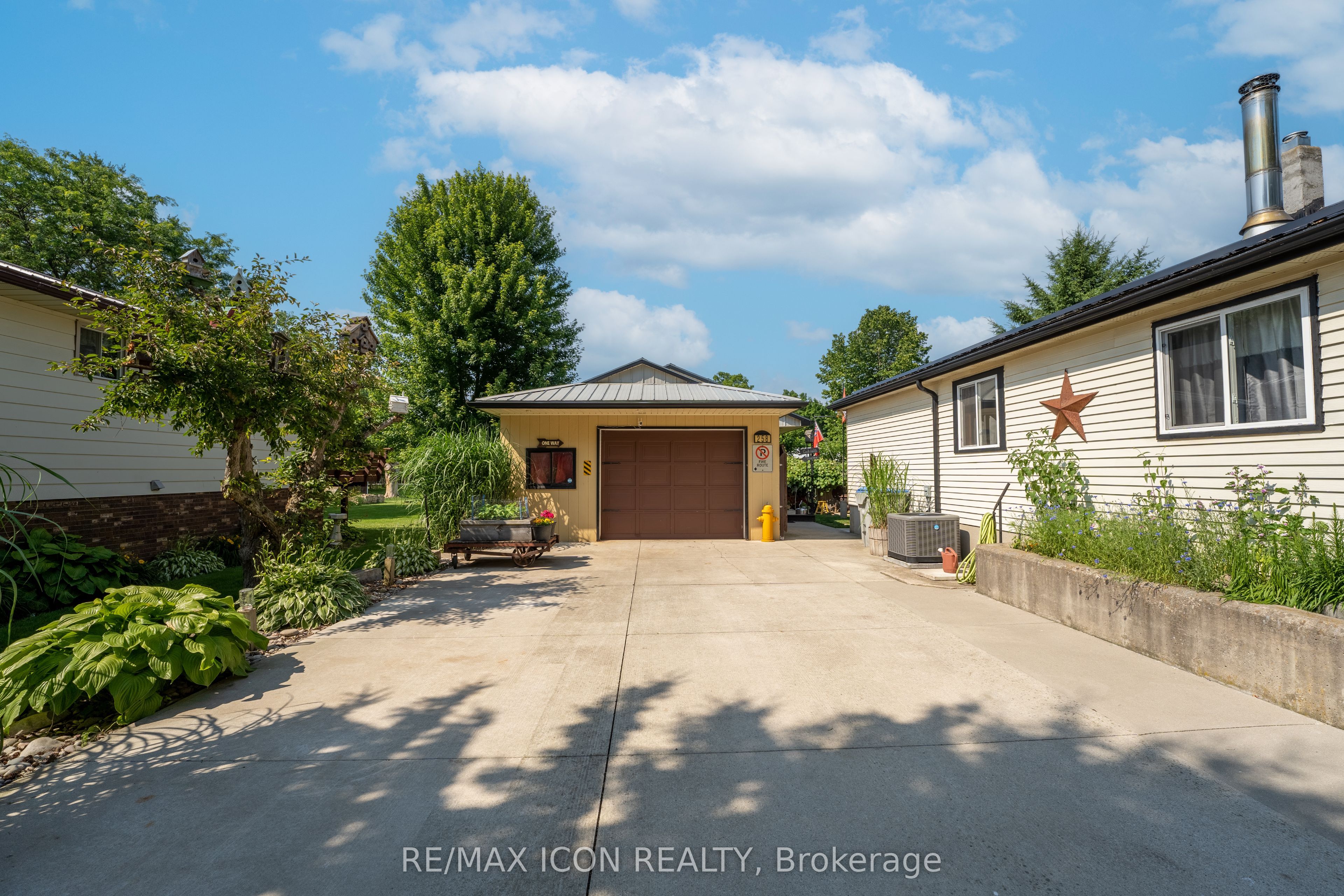 Photo 32 of 258 Anna Street S, North Middlesex, Parkhill — HOMEH