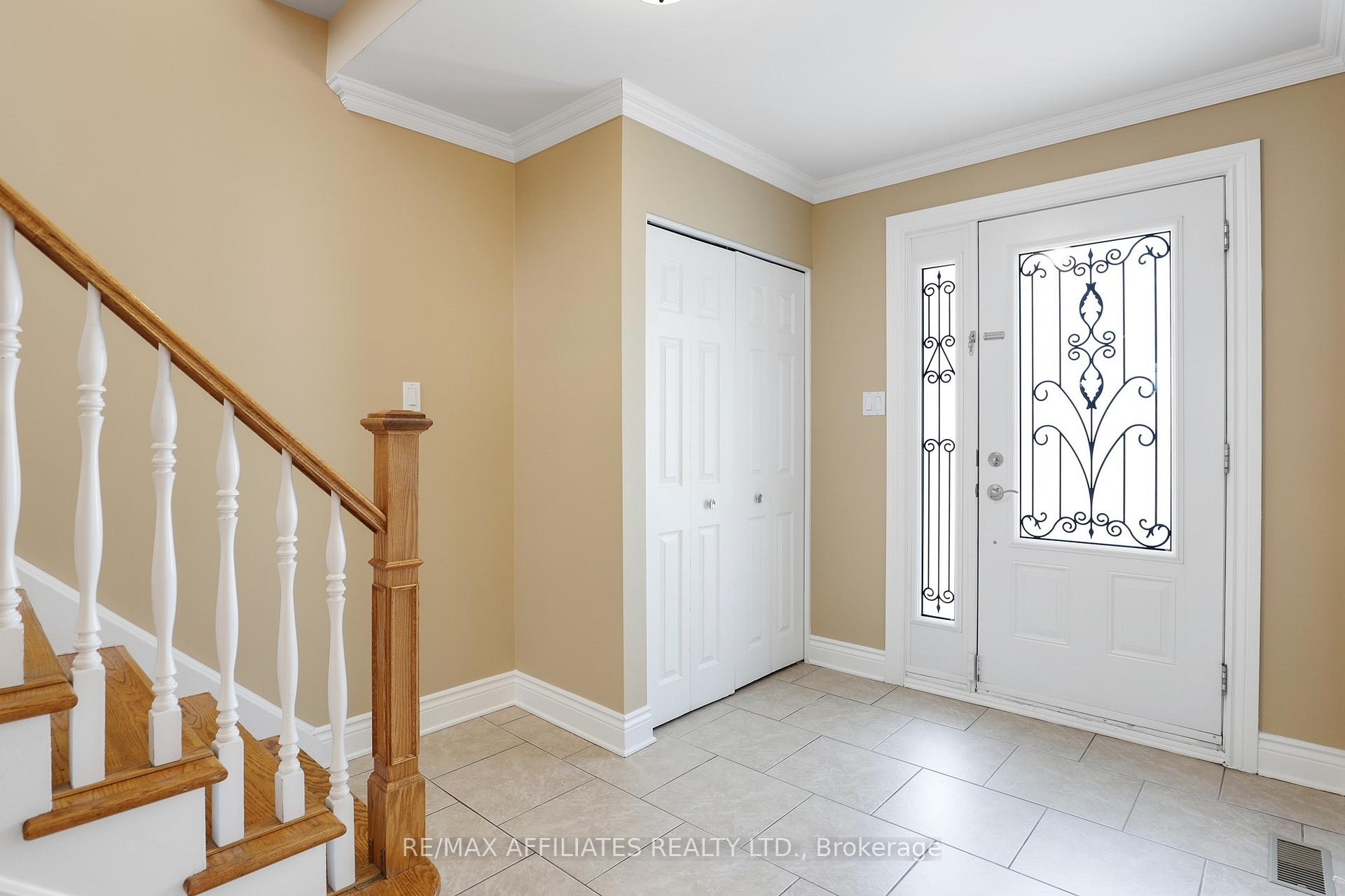 Photo 4 of 2347 Briar Hill Drive, Ottawa, Guildwood Estates - Urbandale Acres — HOMEH