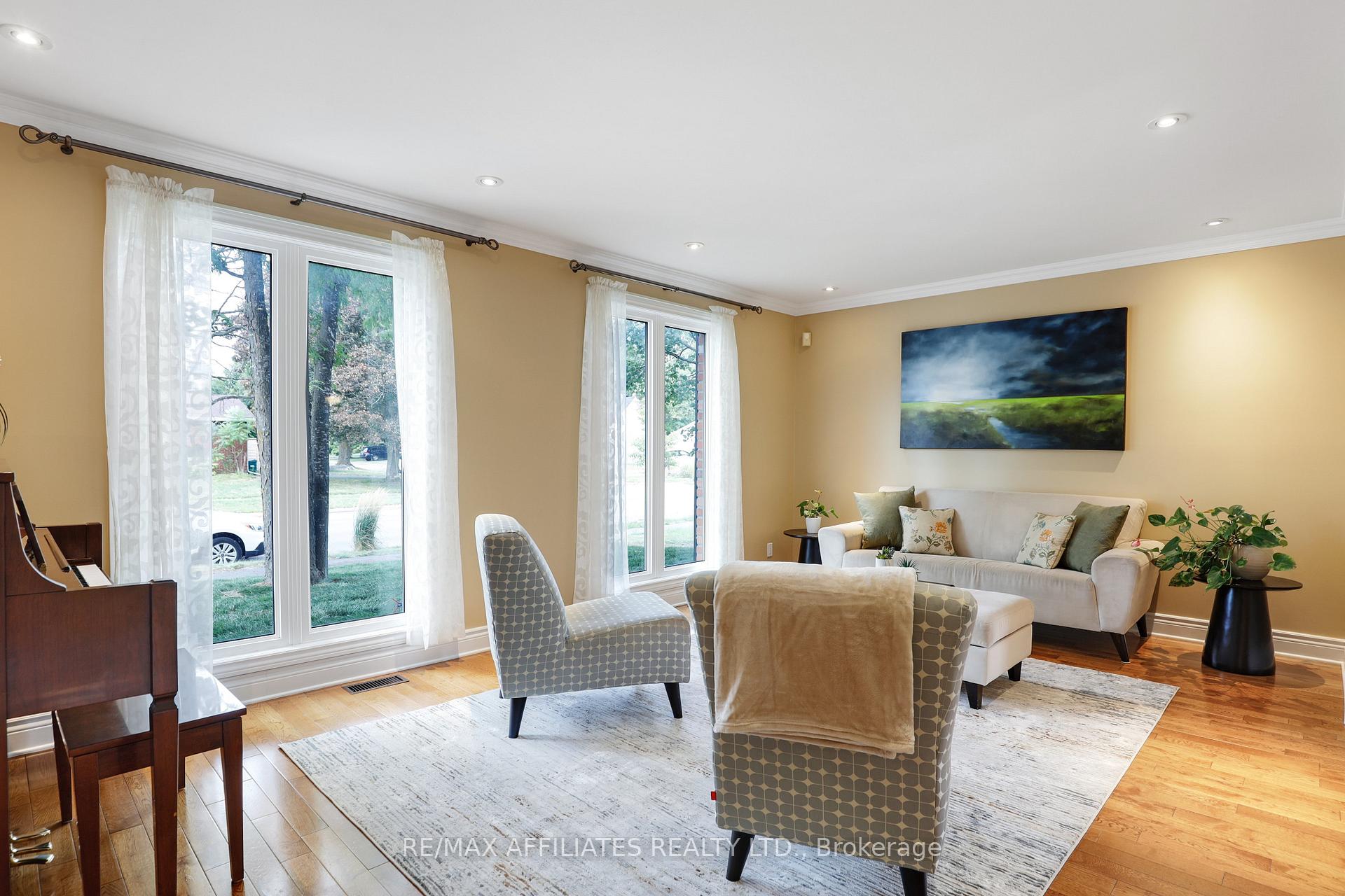 Photo 6 of 2347 Briar Hill Drive, Ottawa, Guildwood Estates - Urbandale Acres — HOMEH