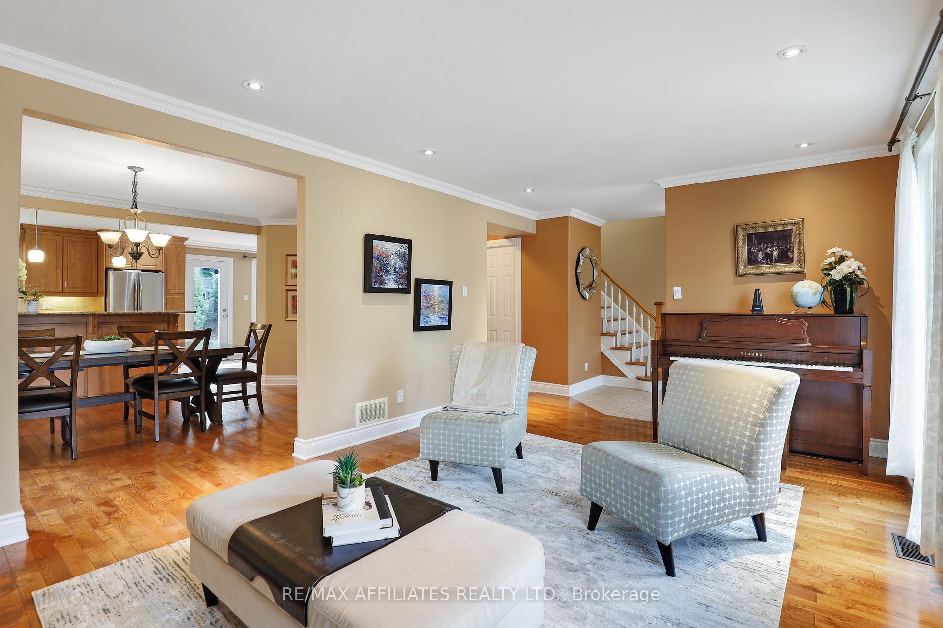 Photo 10 of 2347 Briar Hill Drive, Ottawa, Guildwood Estates - Urbandale Acres — HOMEH