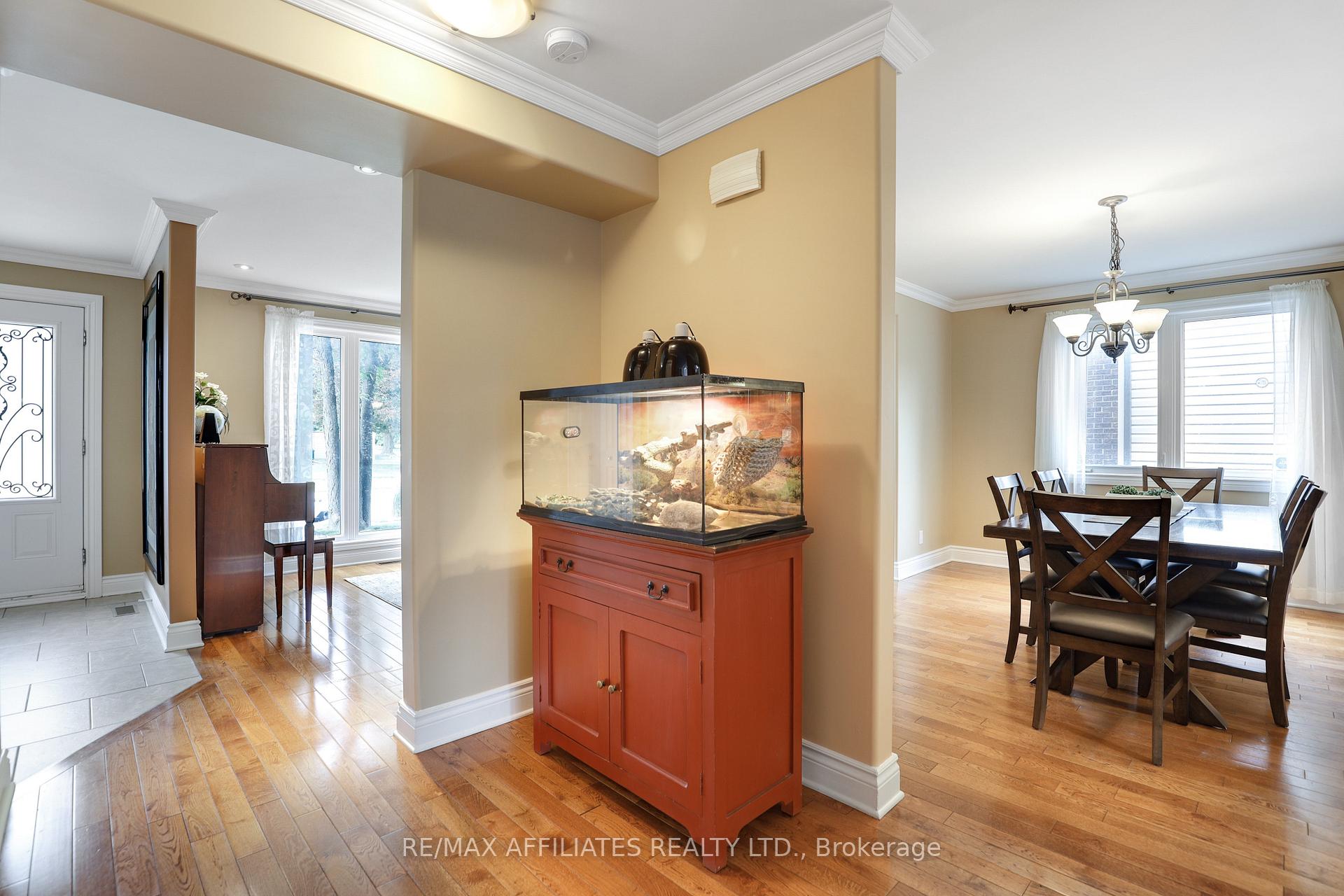 Photo 11 of 2347 Briar Hill Drive, Ottawa, Guildwood Estates - Urbandale Acres — HOMEH
