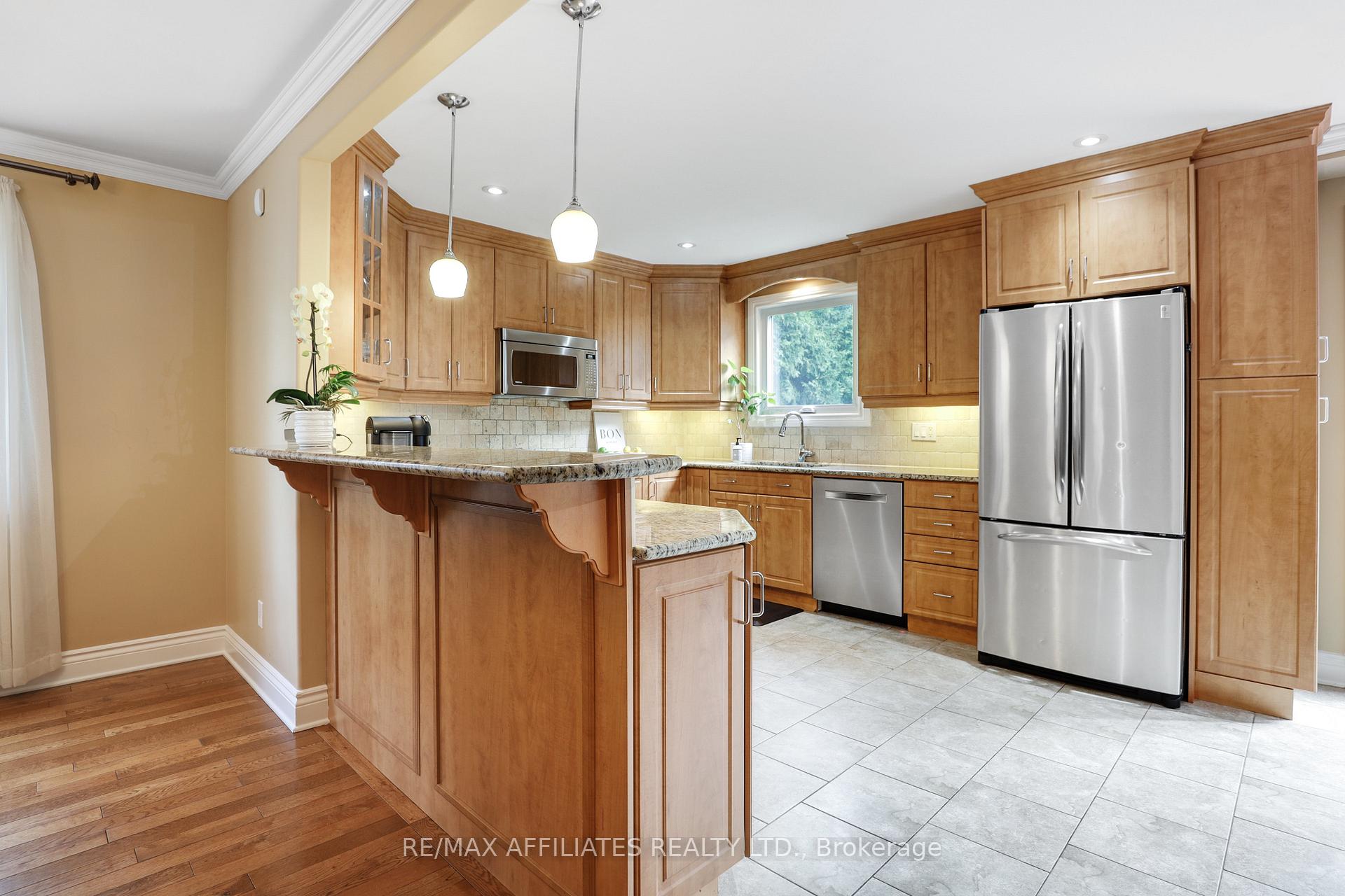 Photo 12 of 2347 Briar Hill Drive, Ottawa, Guildwood Estates - Urbandale Acres — HOMEH