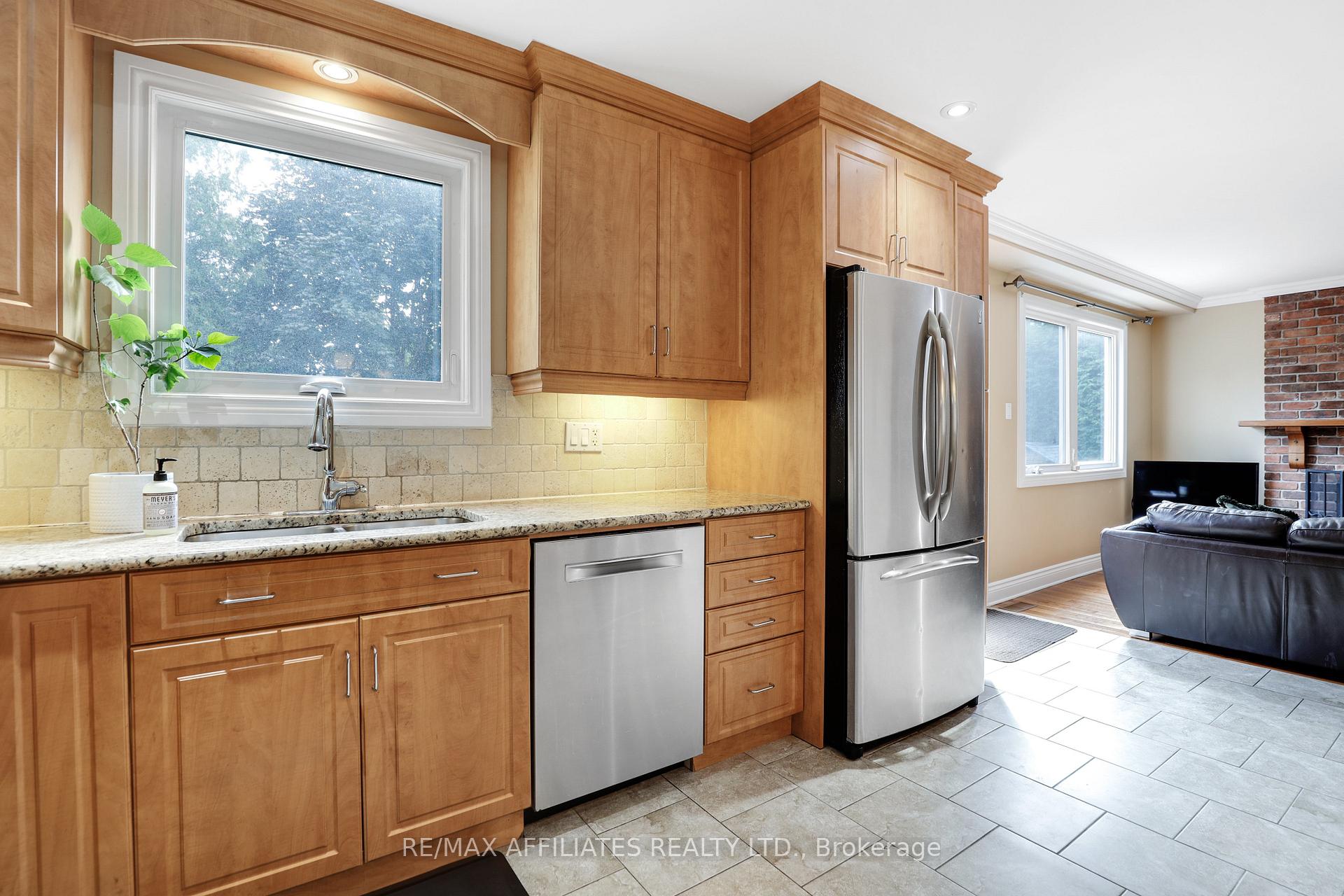 Photo 17 of 2347 Briar Hill Drive, Ottawa, Guildwood Estates - Urbandale Acres — HOMEH