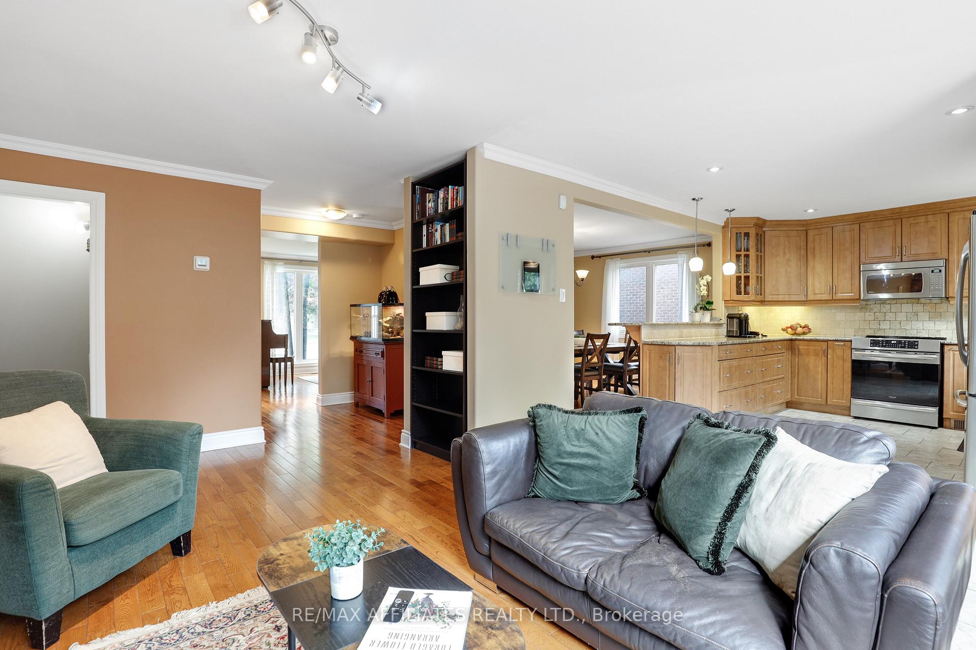 Photo 18 of 2347 Briar Hill Drive, Ottawa, Guildwood Estates - Urbandale Acres — HOMEH