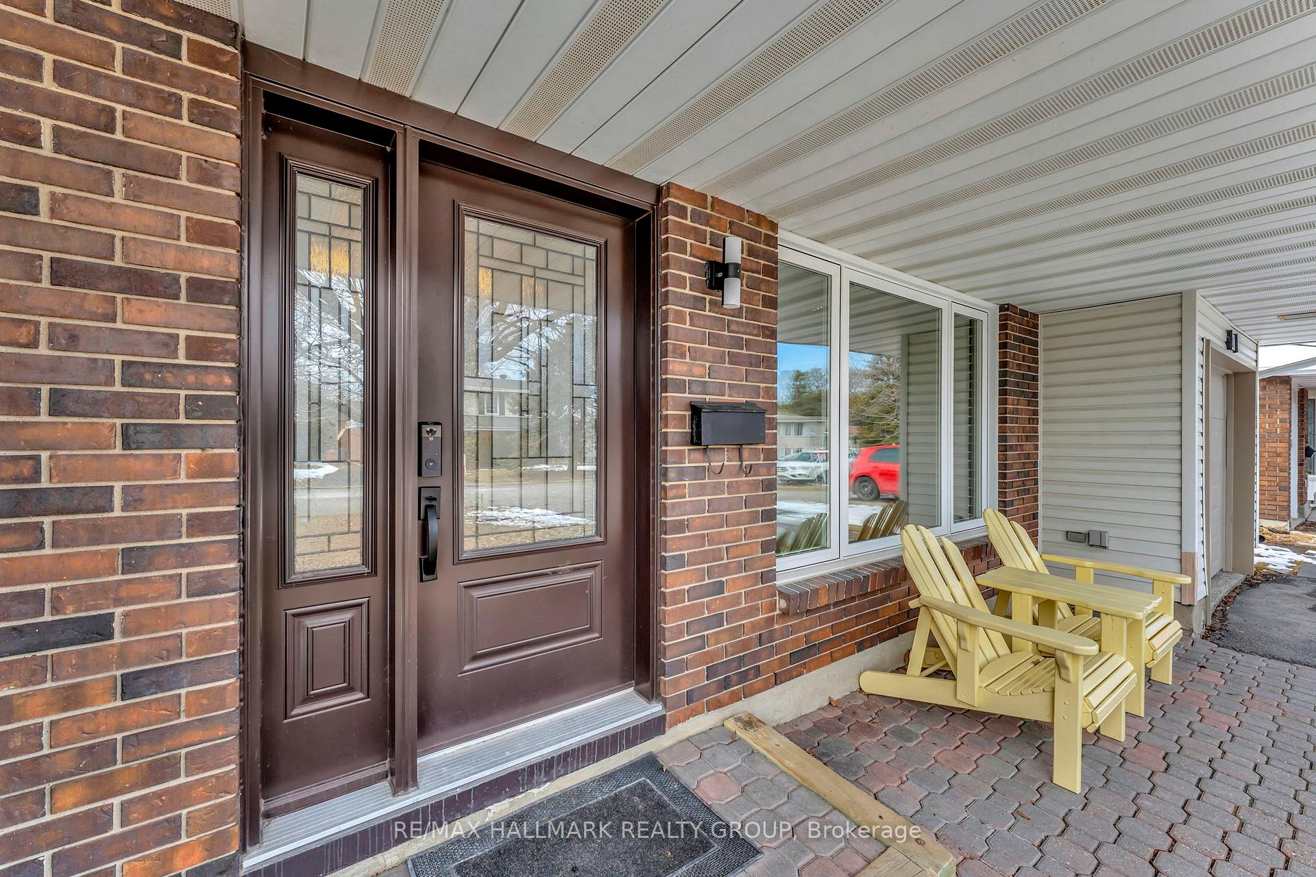 Photo 2 of 630 Clancy Street, Ottawa, Beacon Hill North — HOMEH