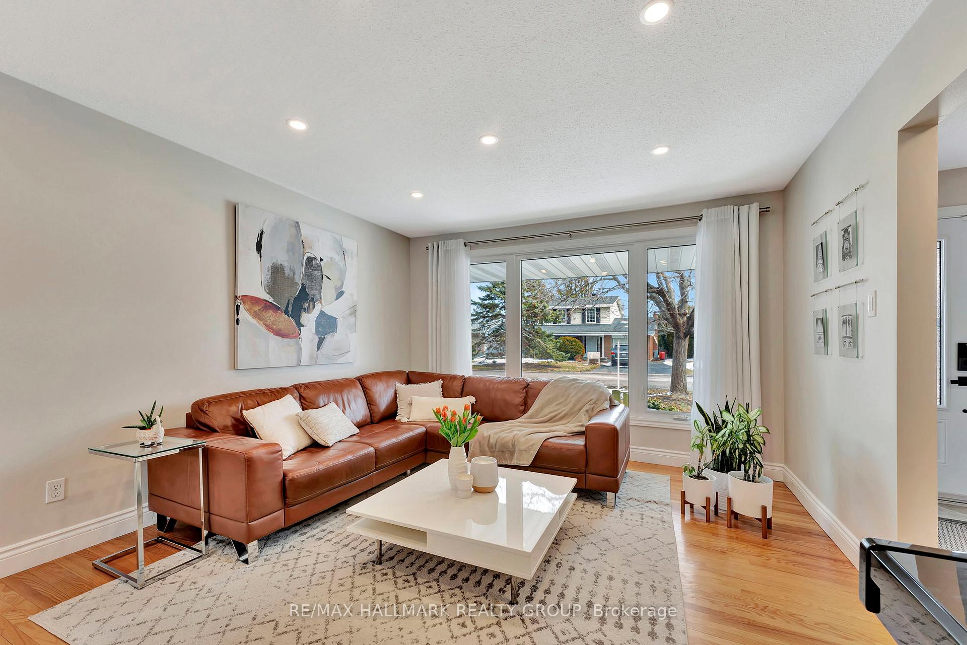 Photo 3 of 630 Clancy Street, Ottawa, Beacon Hill North — HOMEH