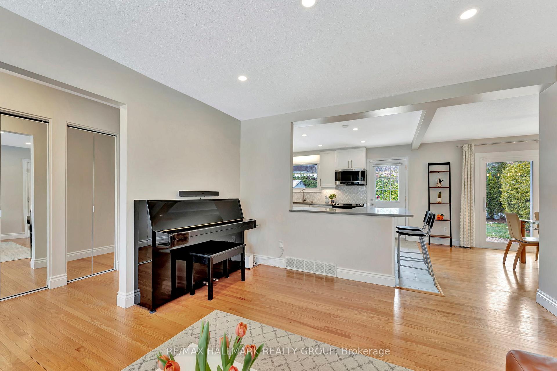 Photo 4 of 630 Clancy Street, Ottawa, Beacon Hill North — HOMEH