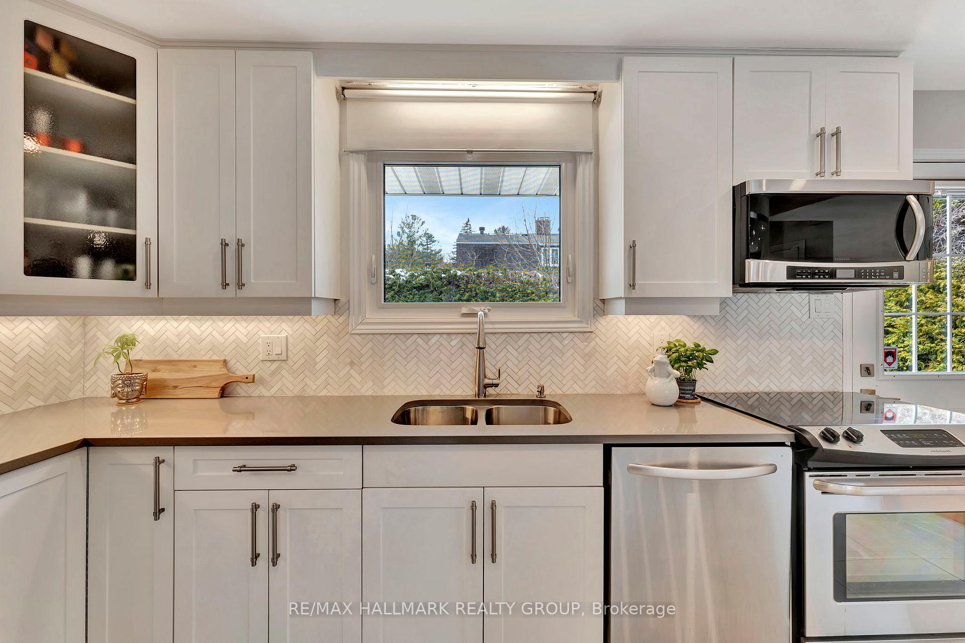 Photo 5 of 630 Clancy Street, Ottawa, Beacon Hill North — HOMEH