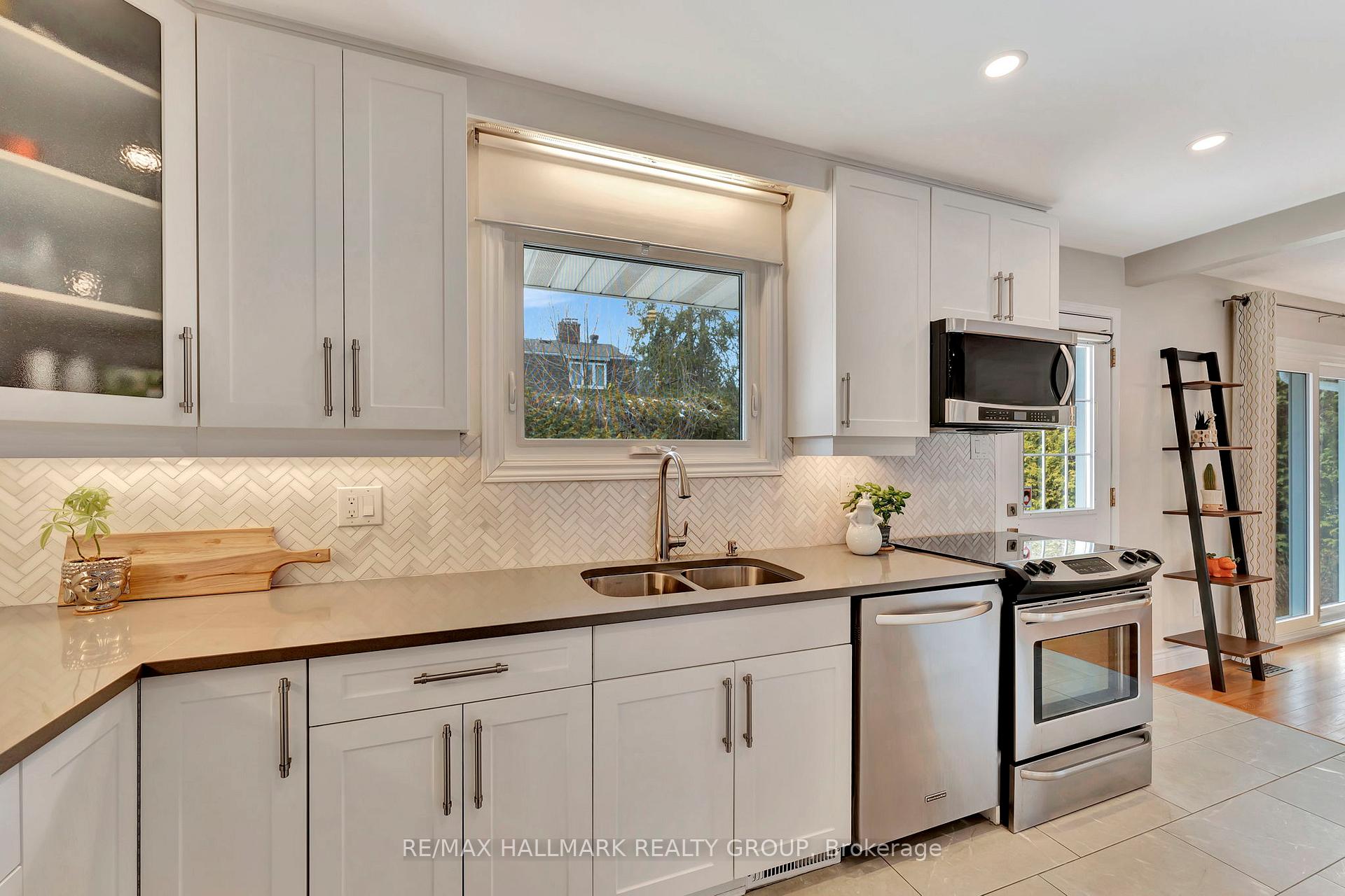 Photo 8 of 630 Clancy Street, Ottawa, Beacon Hill North — HOMEH