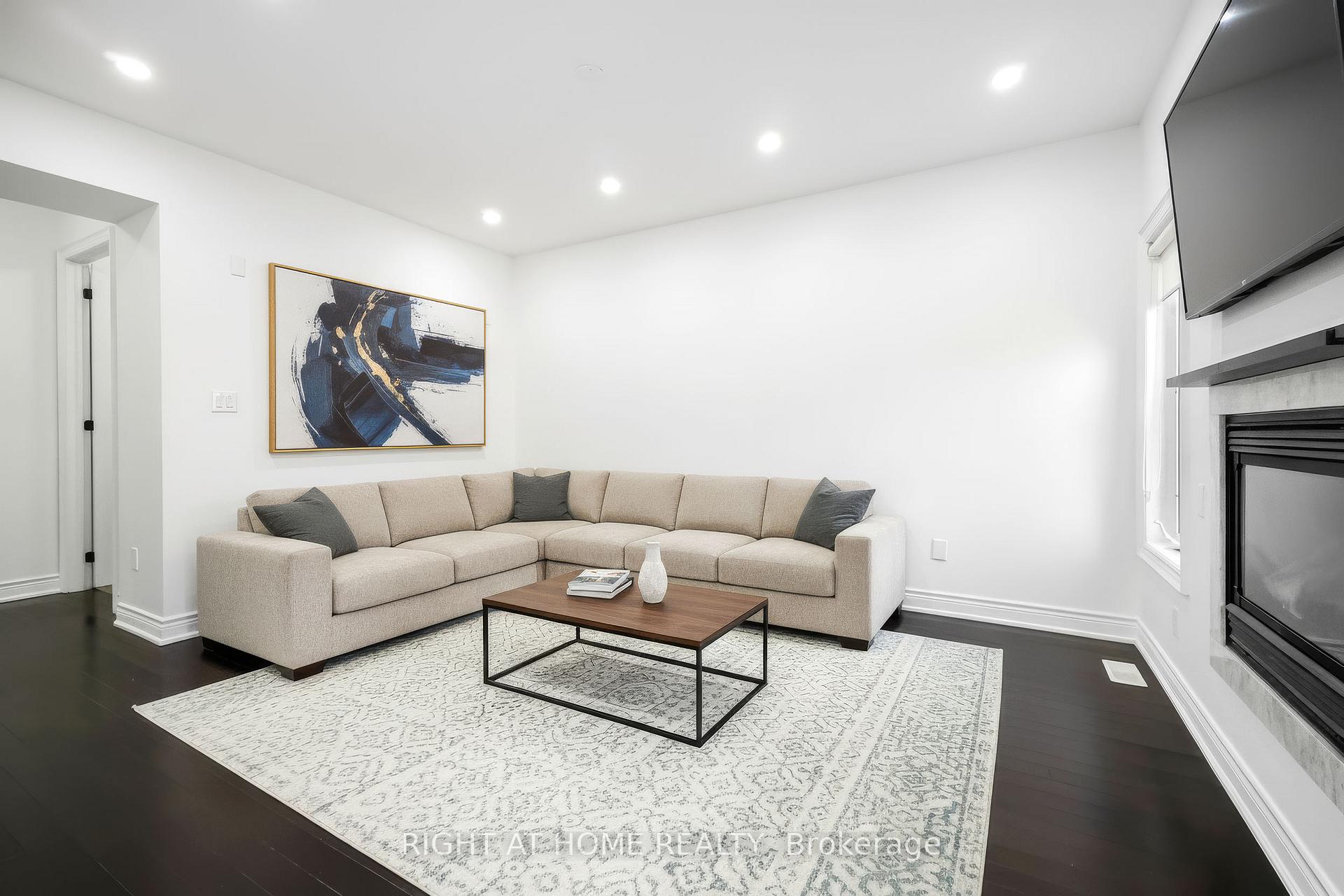 Photo 9 of 5 Oswell Drive, Ajax, Northeast Ajax — HOMEH