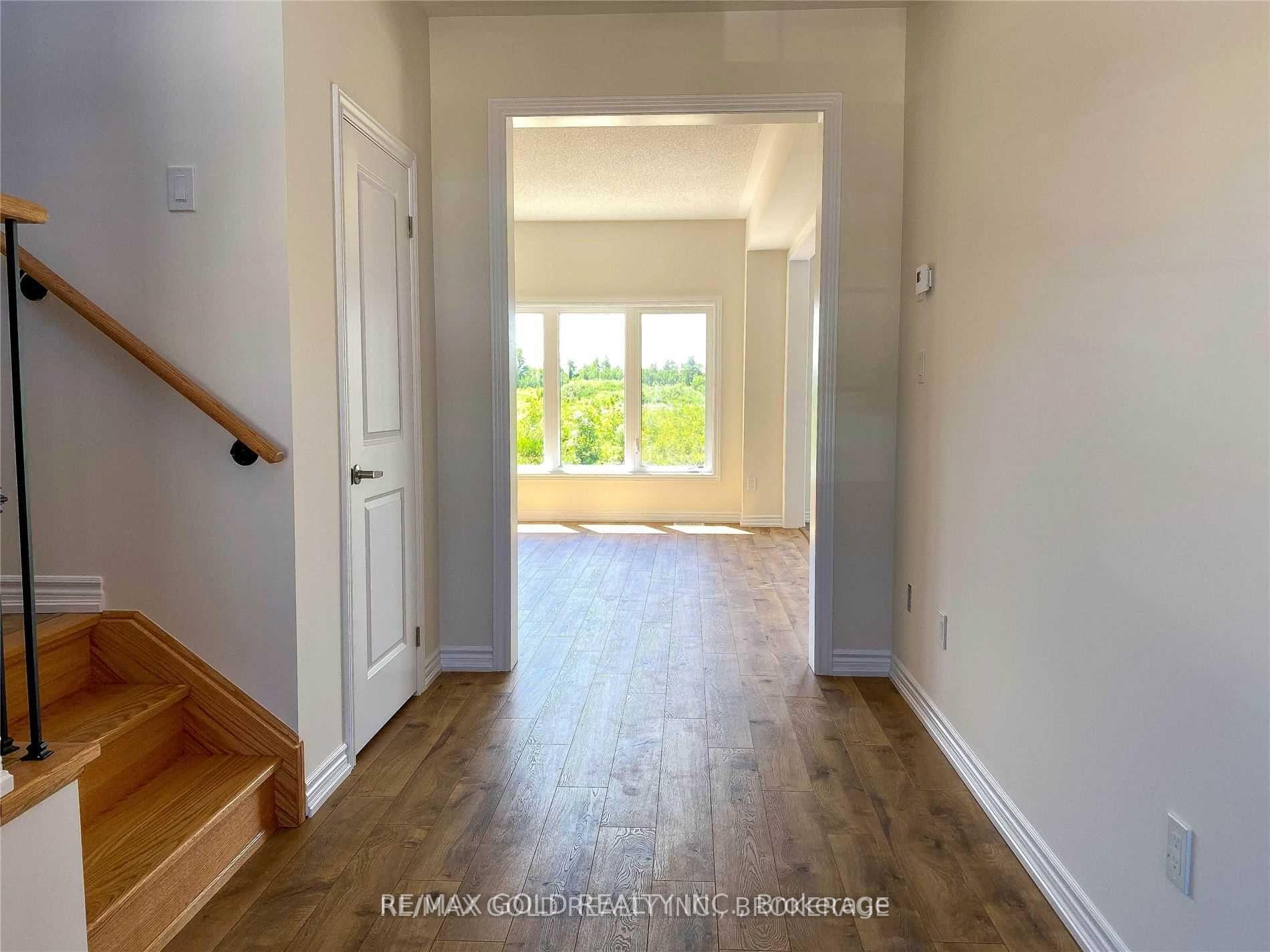 Photo 2 of 21 Bianca Crescent, Wasaga Beach — HOMEH