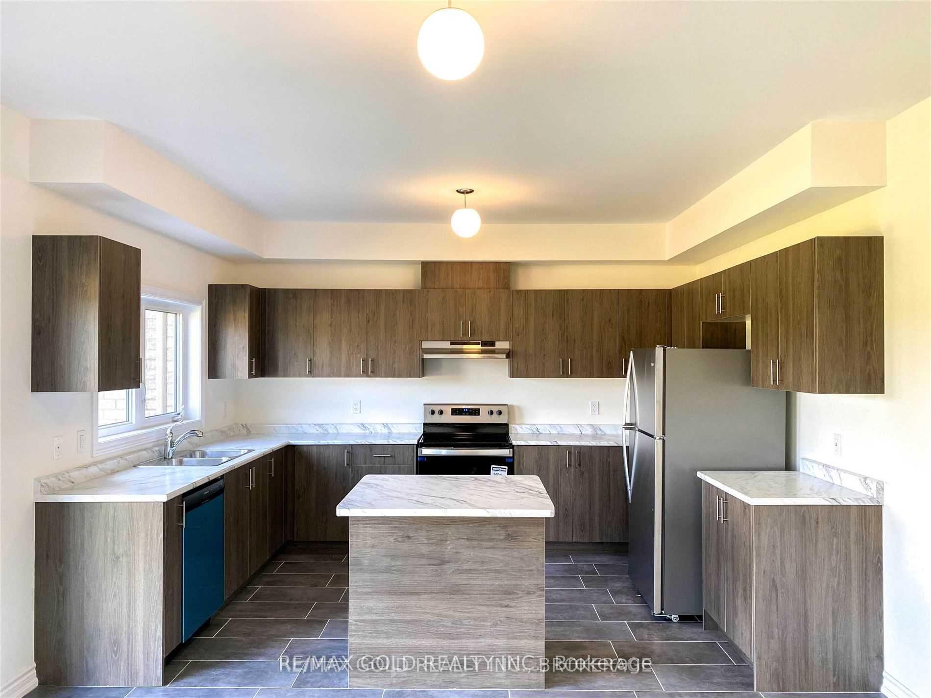 Photo 6 of 21 Bianca Crescent, Wasaga Beach — HOMEH