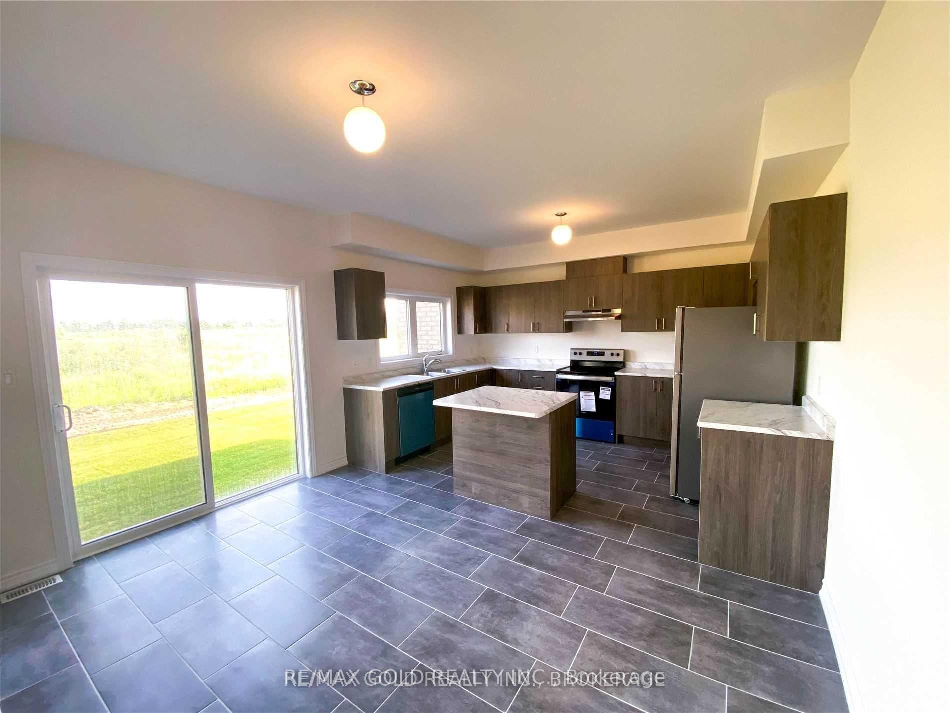 Photo 7 of 21 Bianca Crescent, Wasaga Beach — HOMEH