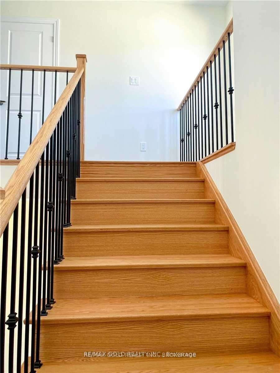 Photo 10 of 21 Bianca Crescent, Wasaga Beach — HOMEH