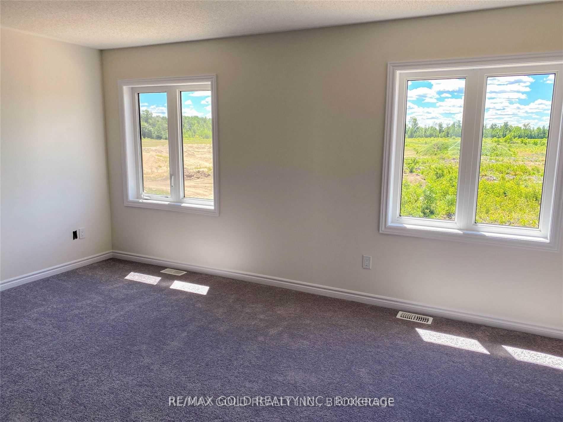 Photo 12 of 21 Bianca Crescent, Wasaga Beach — HOMEH