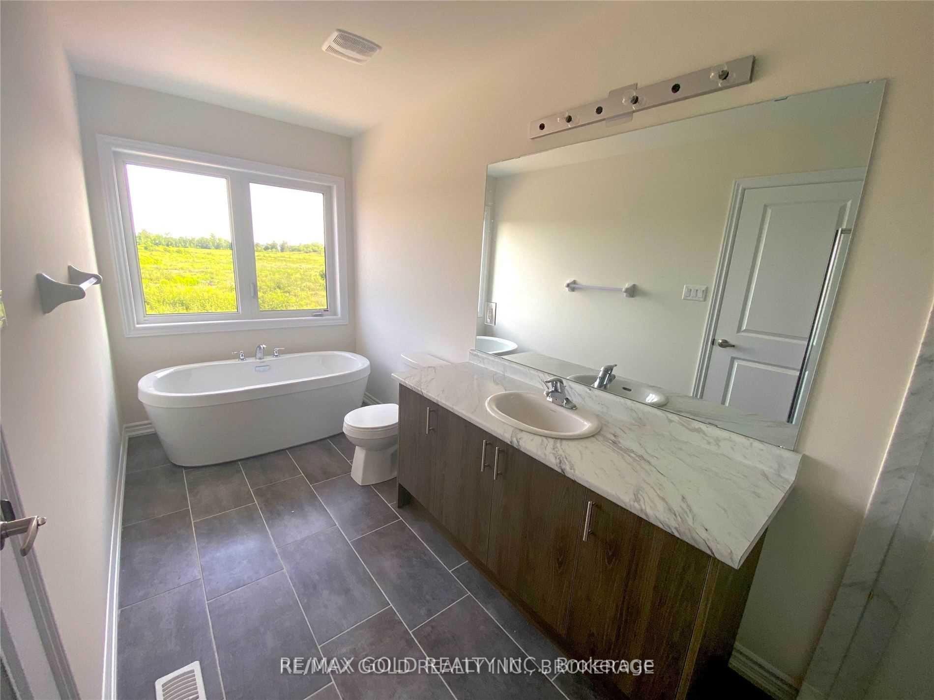 Photo 13 of 21 Bianca Crescent, Wasaga Beach — HOMEH
