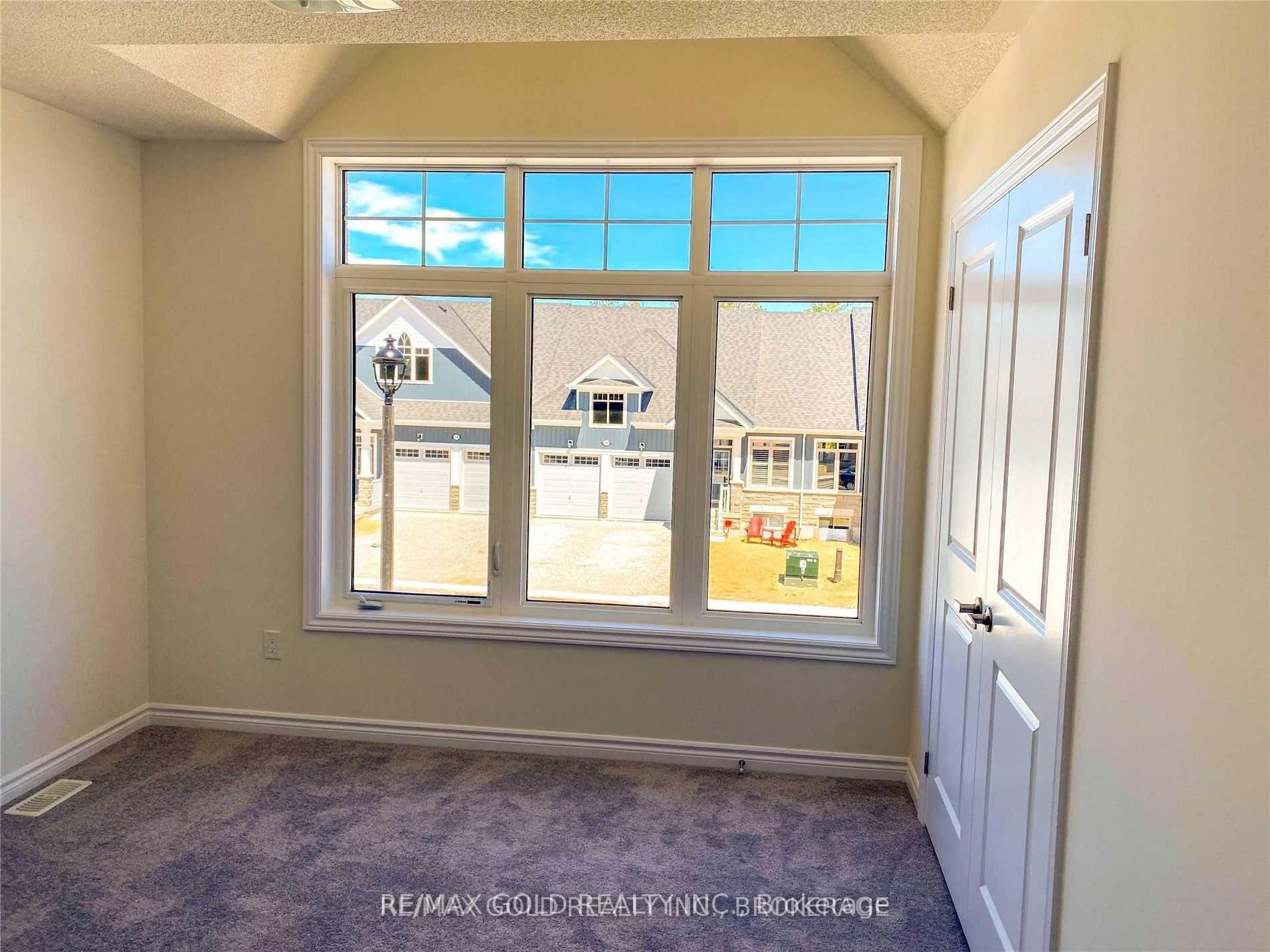 Photo 15 of 21 Bianca Crescent, Wasaga Beach — HOMEH