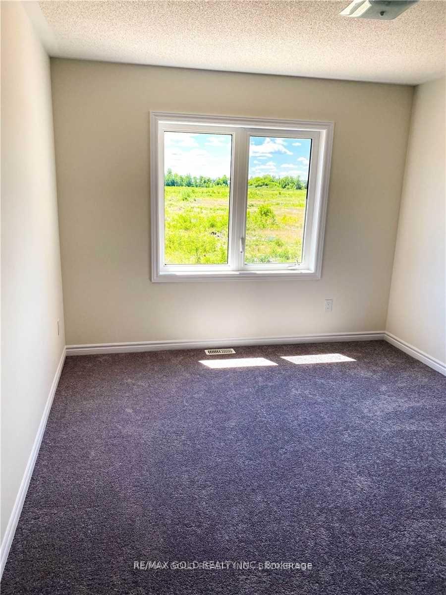 Photo 16 of 21 Bianca Crescent, Wasaga Beach — HOMEH