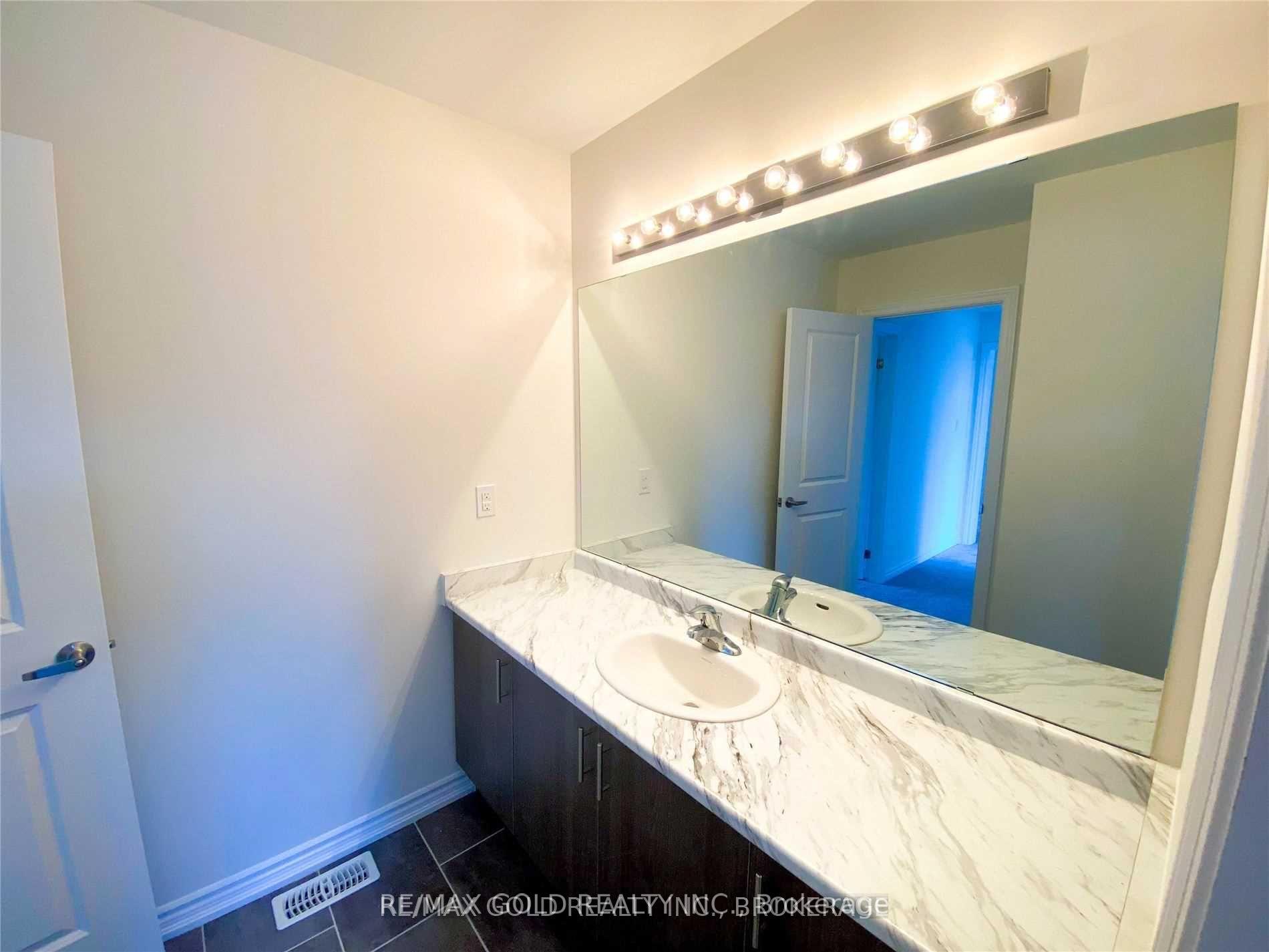 Photo 17 of 21 Bianca Crescent, Wasaga Beach — HOMEH