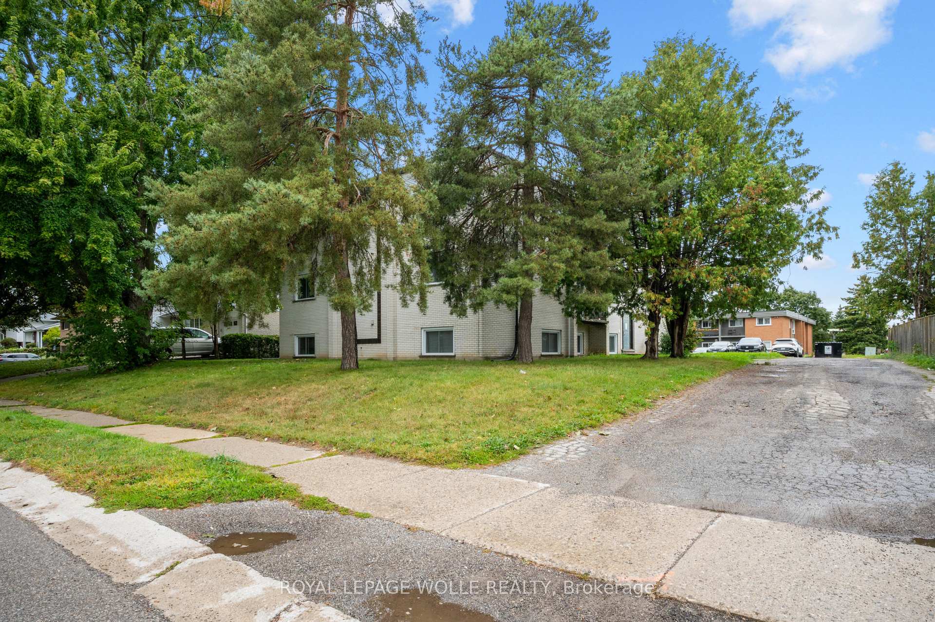 Photo 2 of Unit 8, 705 Glen Forrest Boulevard, Waterloo — HOMEH