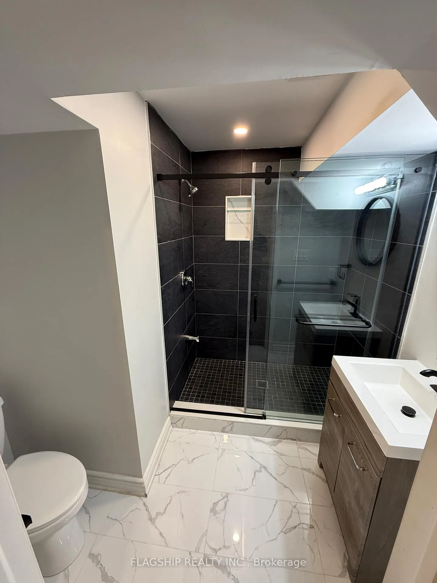 Photo 5 of 18 Beaconsfield Drive, Vaughan, Kleinburg — HOMEH