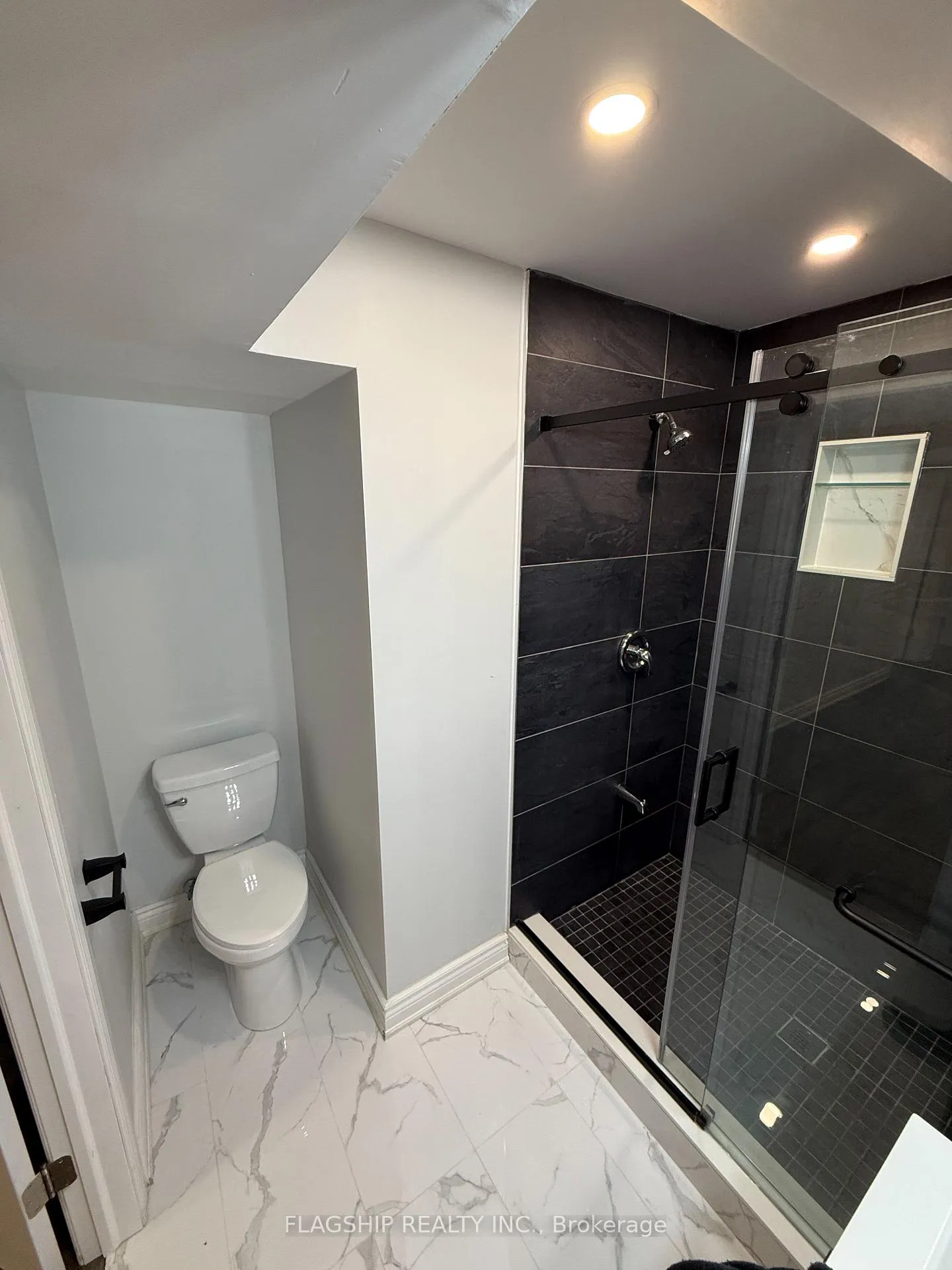 Photo 6 of 18 Beaconsfield Drive, Vaughan, Kleinburg — HOMEH