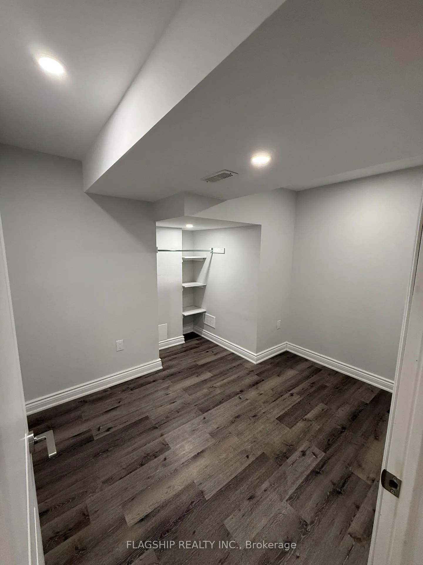 Photo 8 of 18 Beaconsfield Drive, Vaughan, Kleinburg — HOMEH