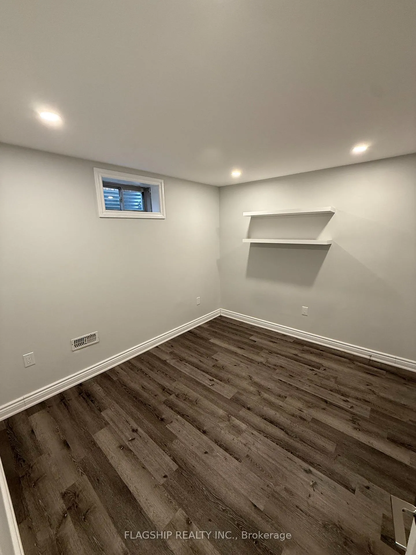 Photo 10 of 18 Beaconsfield Drive, Vaughan, Kleinburg — HOMEH
