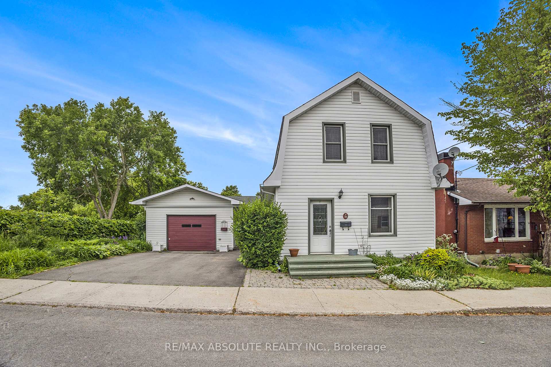 Front of 99 Tierney Street S