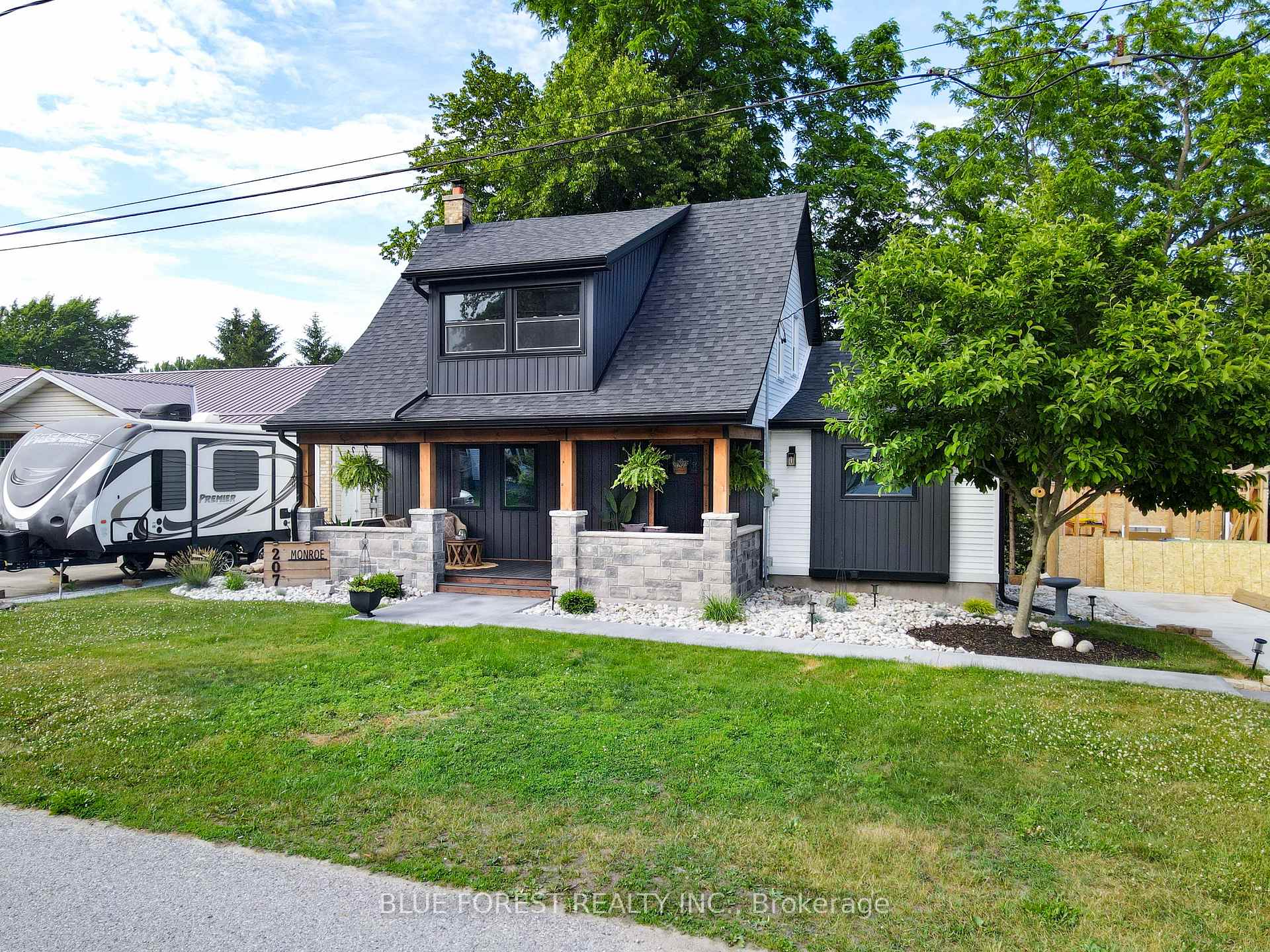 Photo 2 of 207 Monroe Street, West Elgin, Rodney — HOMEH