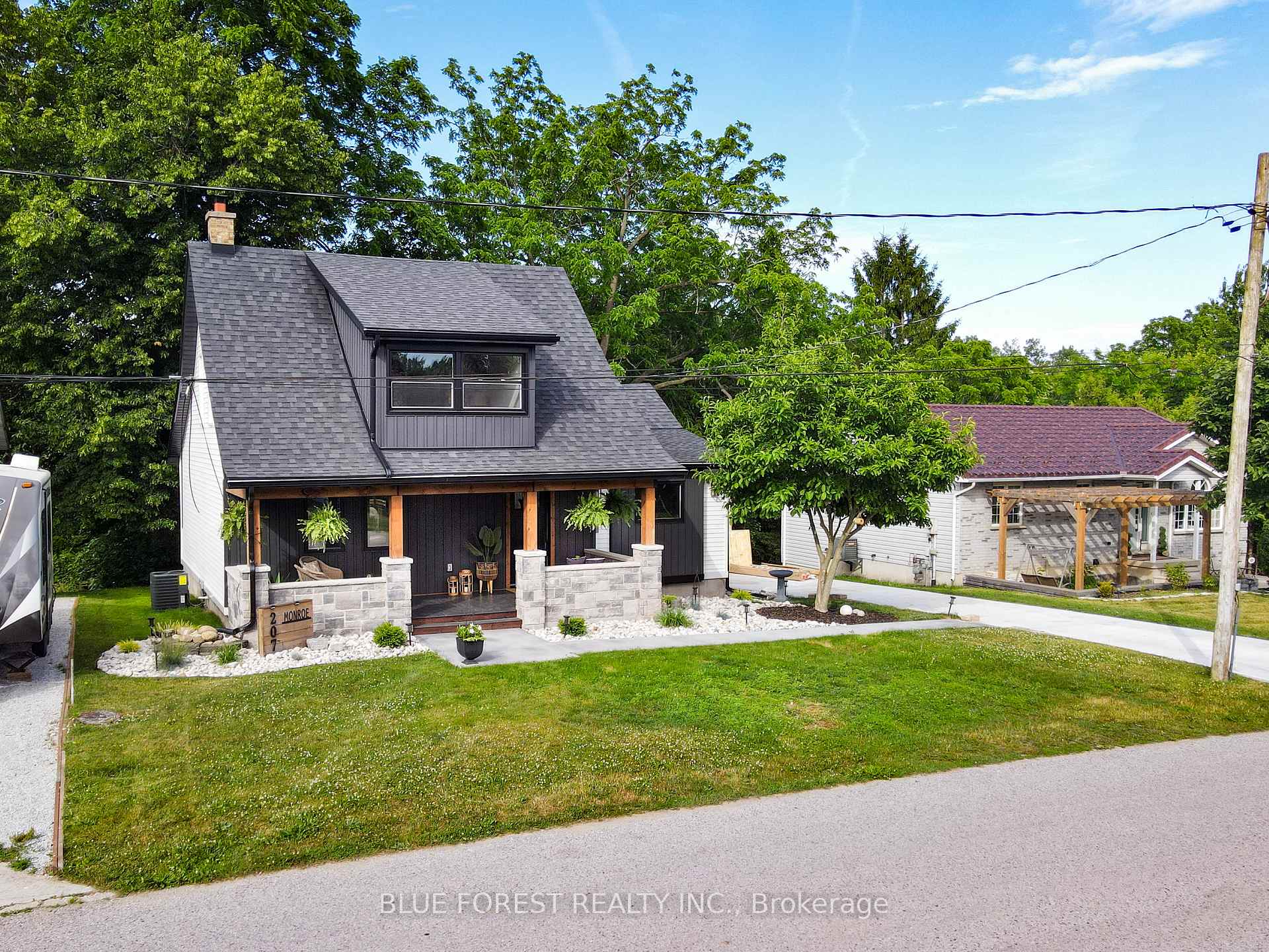 Photo 3 of 207 Monroe Street, West Elgin, Rodney — HOMEH