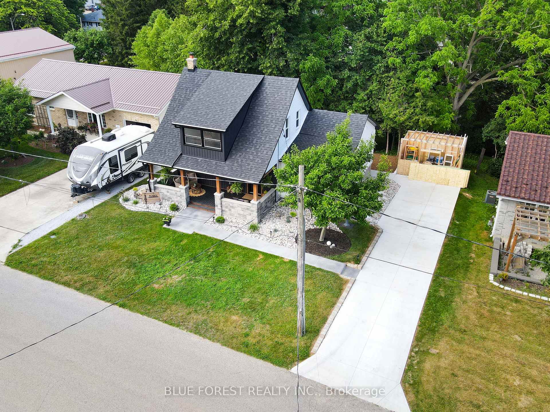 Photo 4 of 207 Monroe Street, West Elgin, Rodney — HOMEH