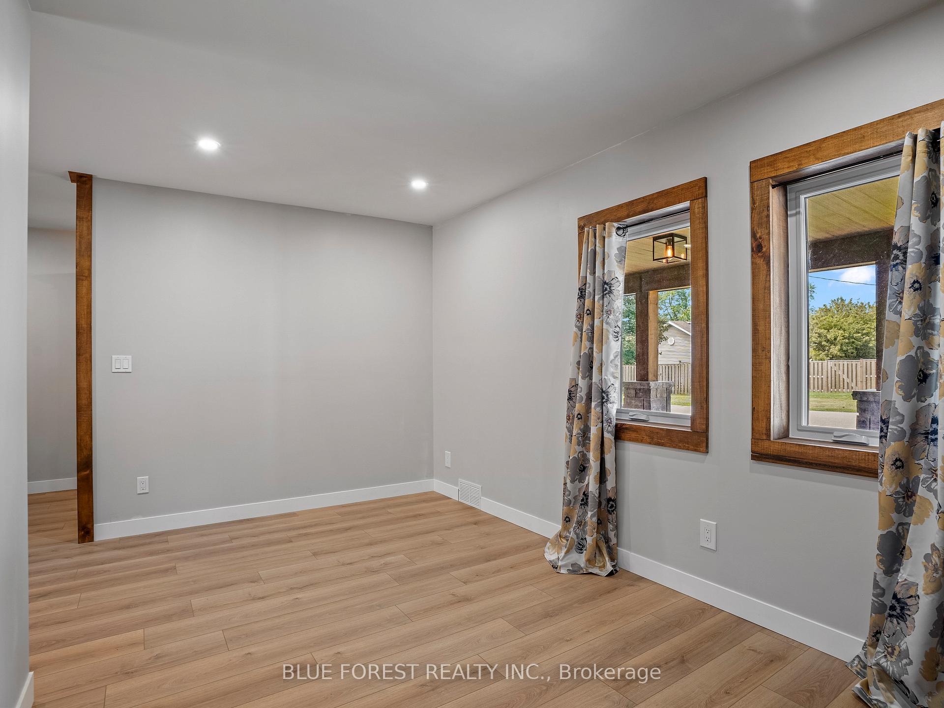 Photo 11 of 207 Monroe Street, West Elgin, Rodney — HOMEH