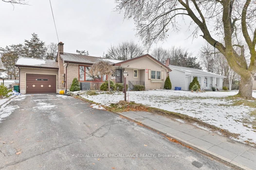 Photo 2 of 14 Harris Crescent, Belleville, Belleville Ward — HOMEH