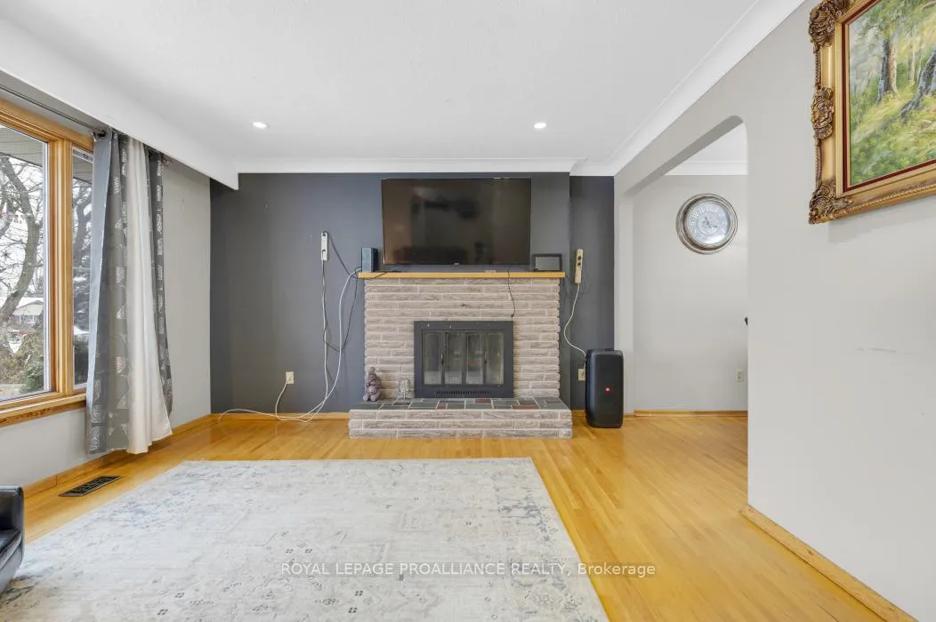Photo 9 of 14 Harris Crescent, Belleville, Belleville Ward — HOMEH