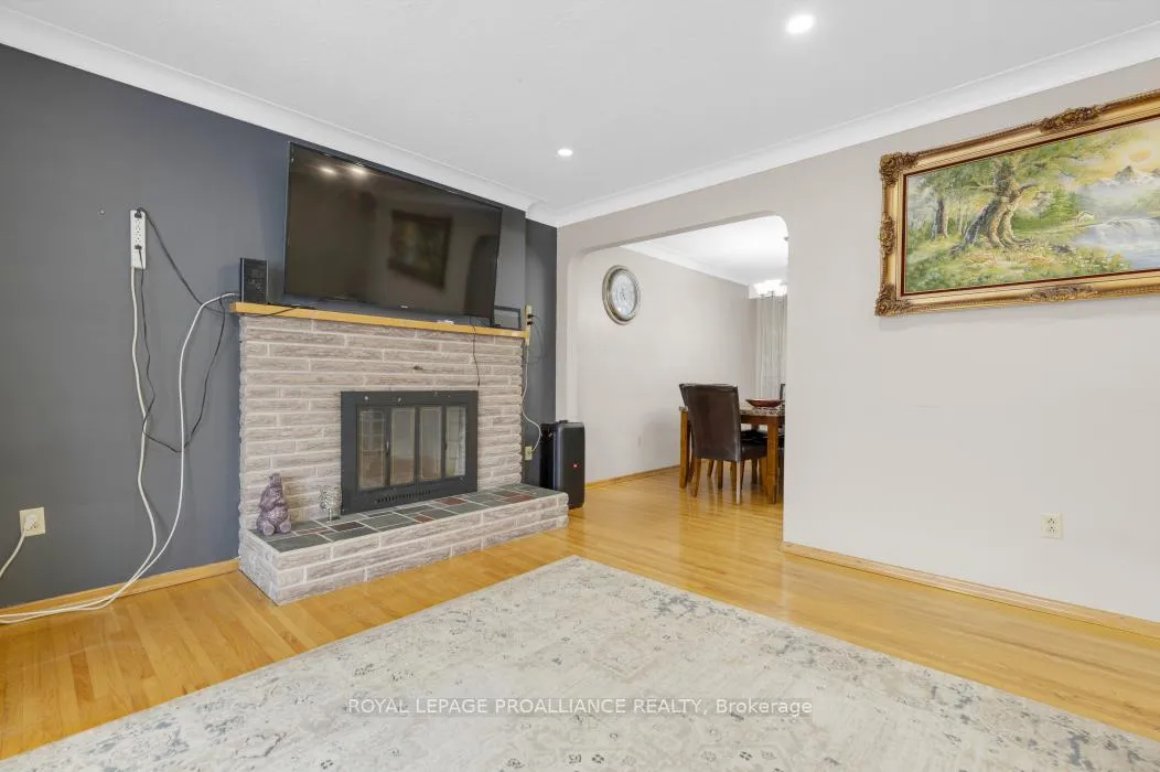 Photo 12 of 14 Harris Crescent, Belleville, Belleville Ward — HOMEH